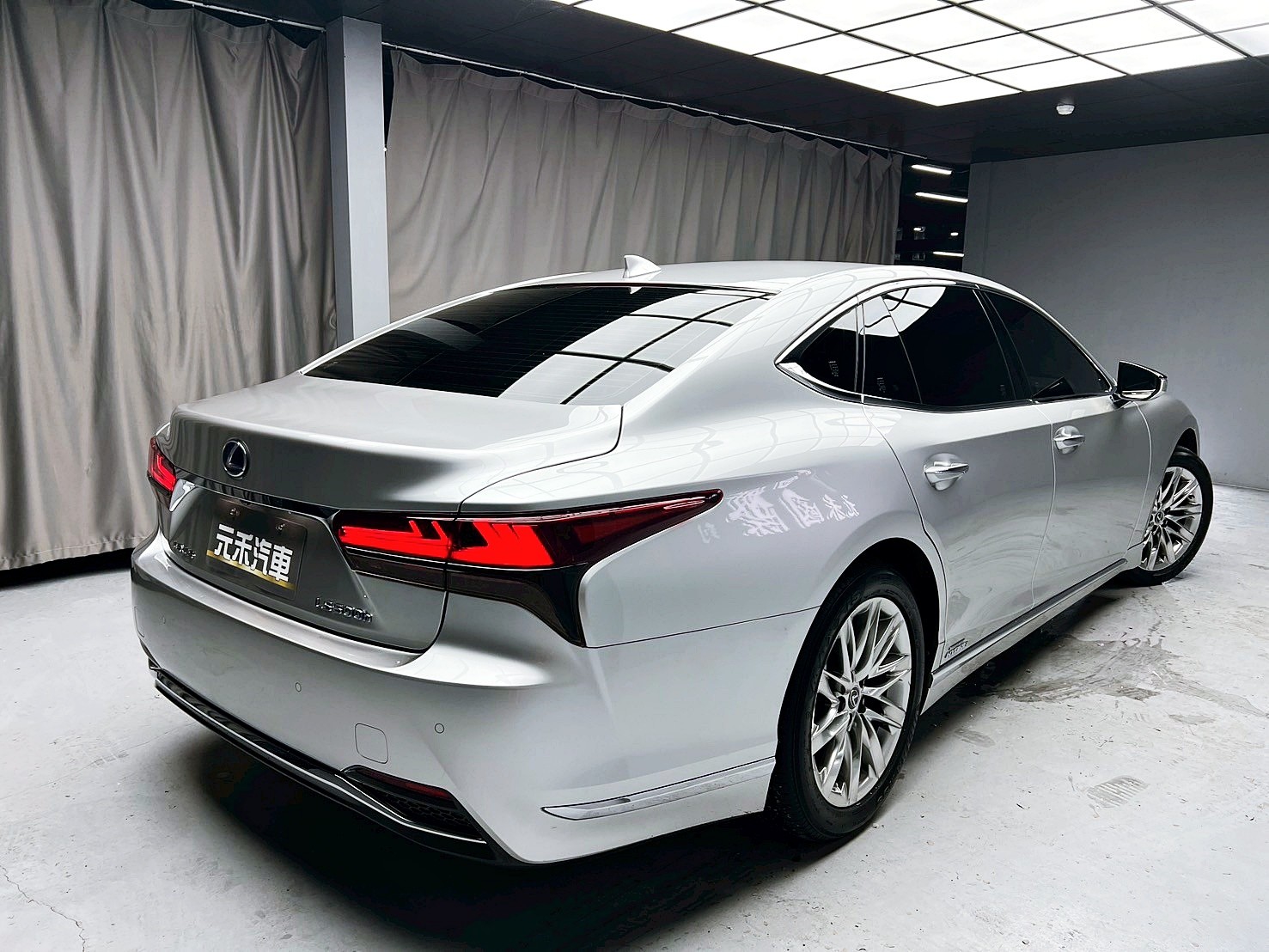 全台到府賞車 2021/22 Lexus LS500h 頂級版『小李經理』元禾國際車業/中古車/促銷中  第18張相片