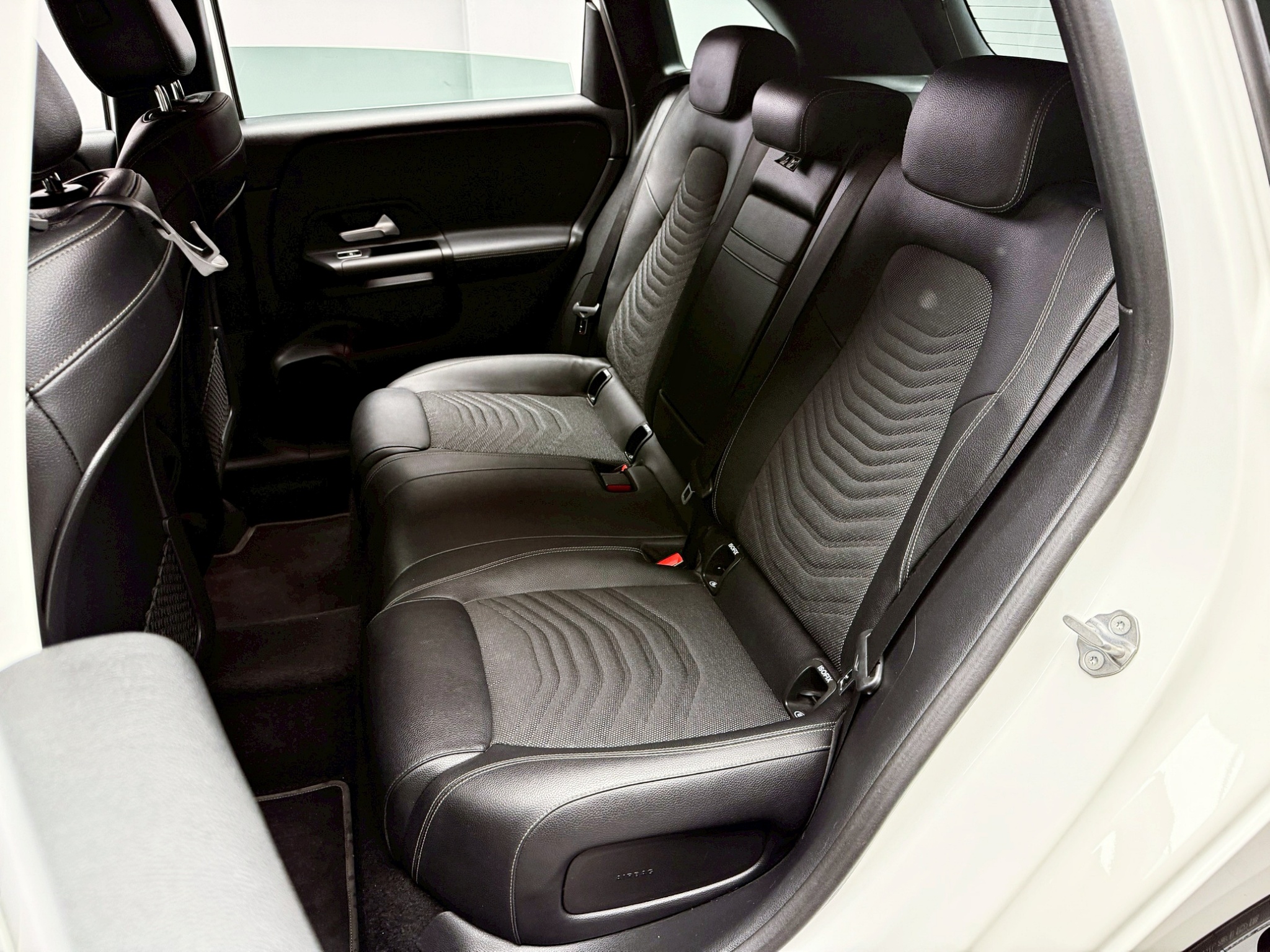 全台到府賞車 2019/20 Benz B180 W247型『小李經理』元禾國際車業/中古車/促銷中  第14張相片