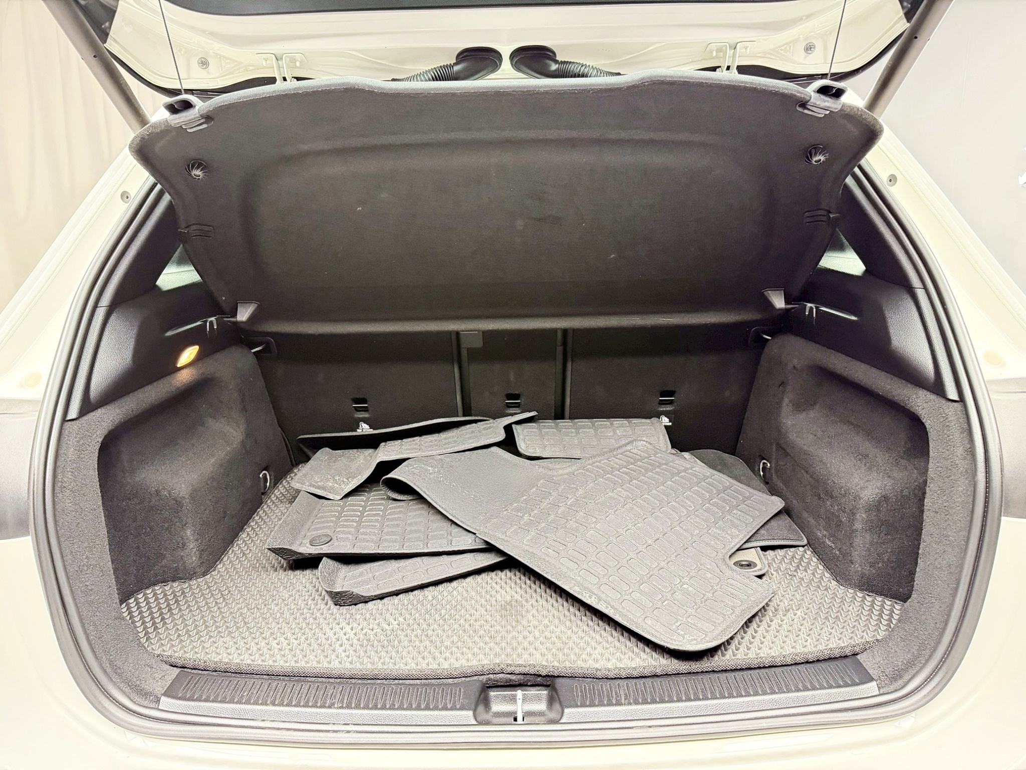 全台到府賞車 2019/20 Benz B180 W247型『小李經理』元禾國際車業/中古車/促銷中  第18張相片