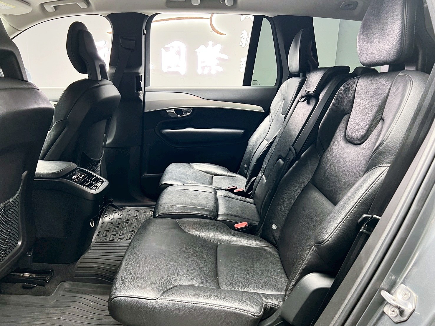全台到府賞車 2016 Volvo XC90 D4 Momentum 七人座『小李經理』元禾國際車業/中古車/促銷中  第20張相片