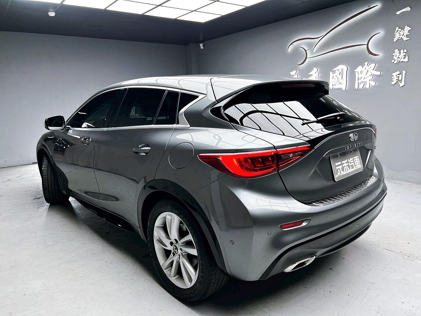 全台到府賞車 2017 Infiniti Q30 風尚版『小李經理』元禾國際車業/中古車/促銷中  第3張相片