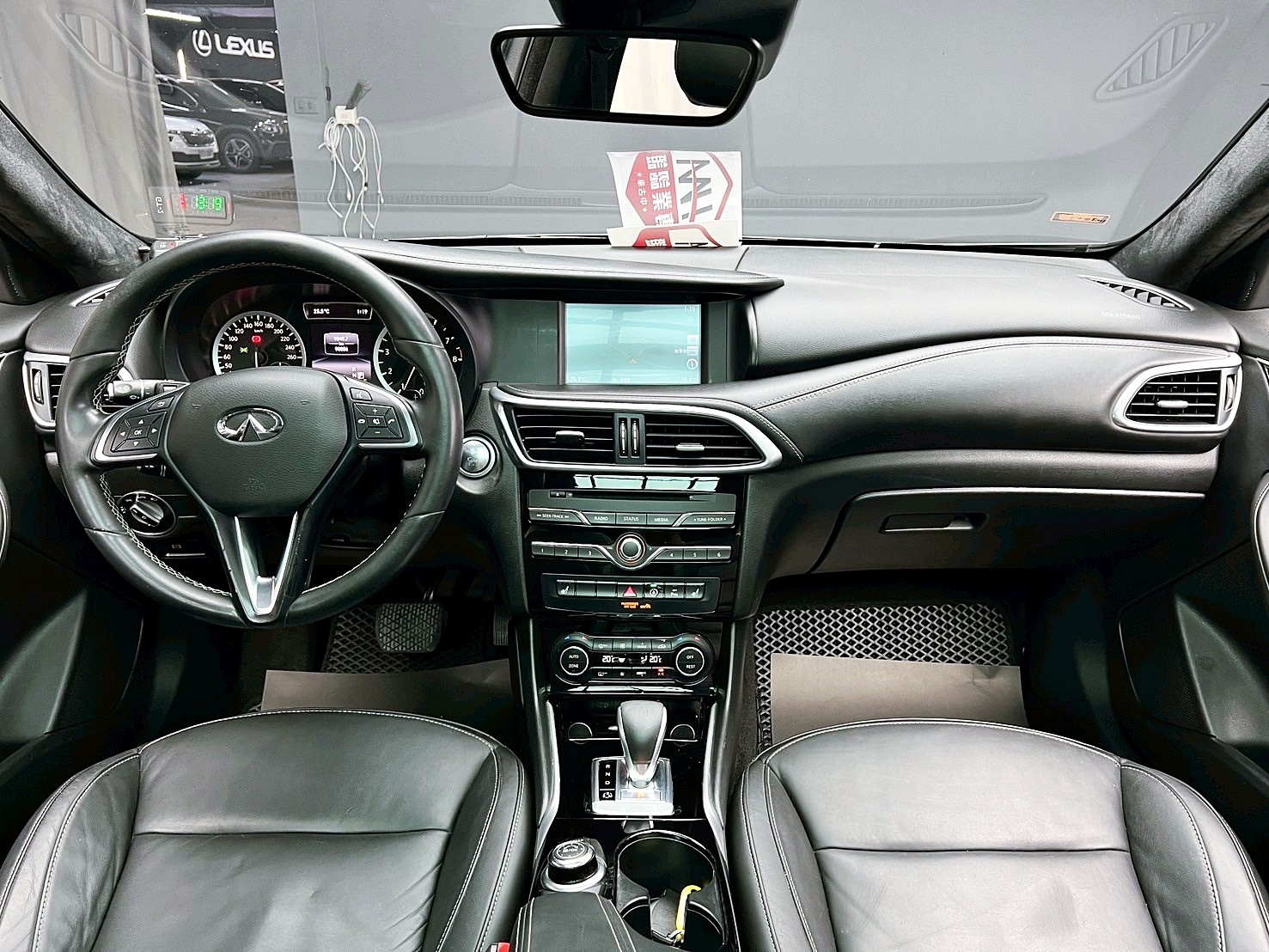 全台到府賞車 2017 Infiniti Q30 風尚版『小李經理』元禾國際車業/中古車/促銷中  第9張相片