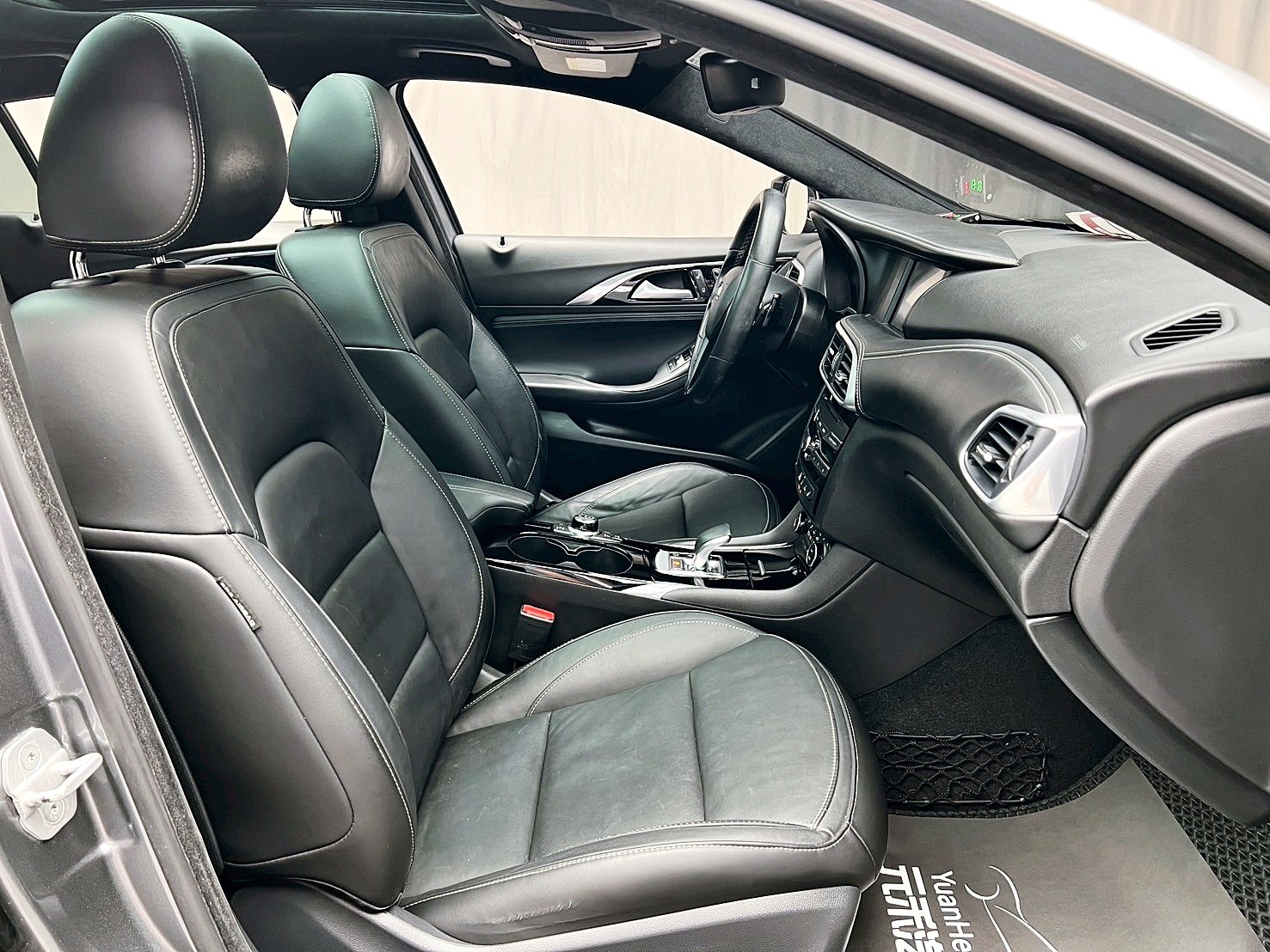 全台到府賞車 2017 Infiniti Q30 風尚版『小李經理』元禾國際車業/中古車/促銷中  第10張相片