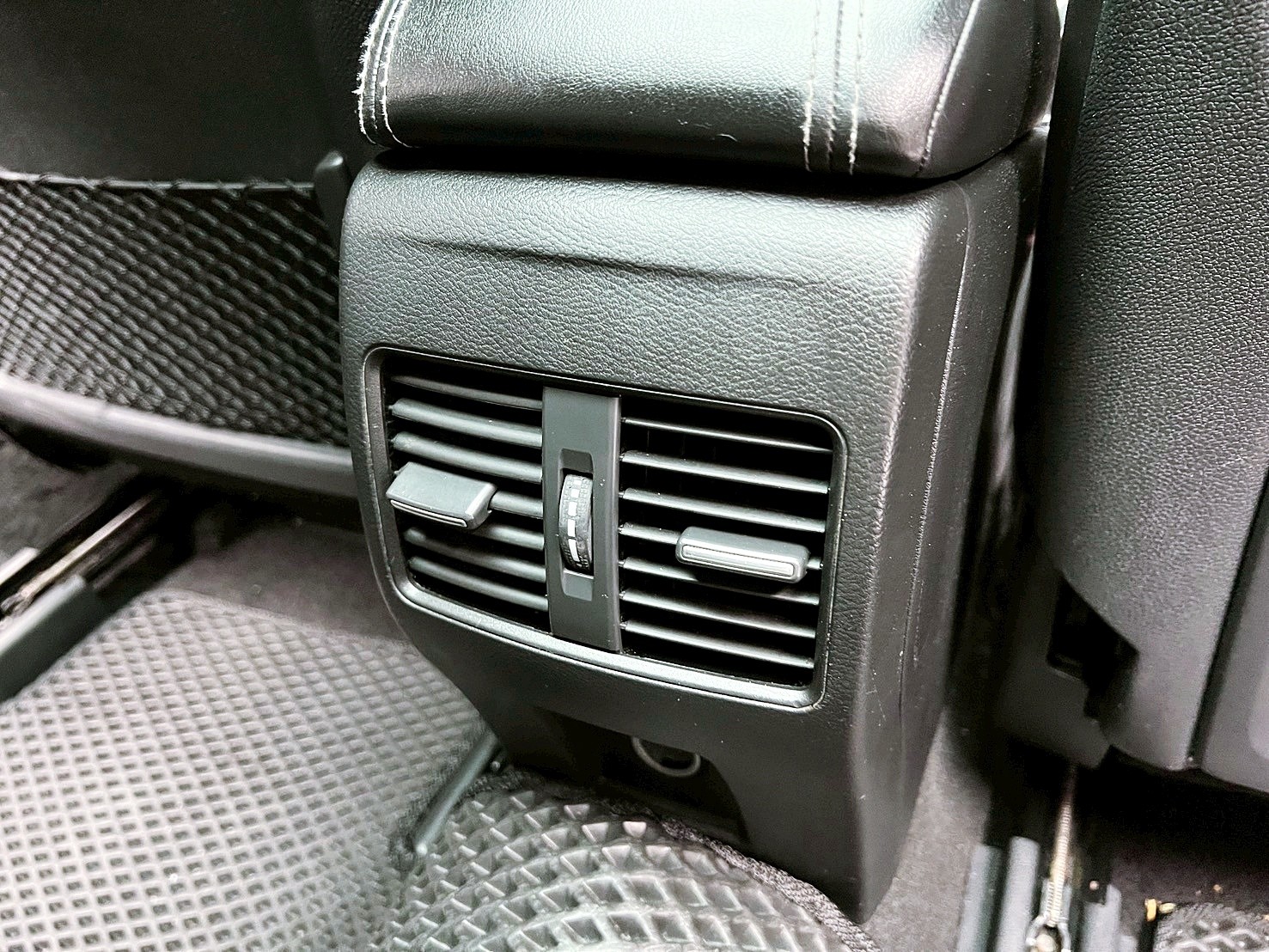 全台到府賞車 2017 Infiniti Q30 風尚版『小李經理』元禾國際車業/中古車/促銷中  第11張相片