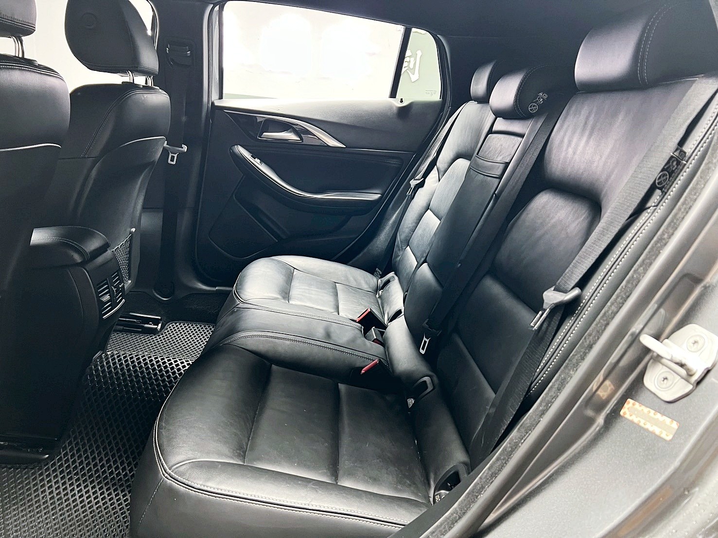 全台到府賞車 2017 Infiniti Q30 風尚版『小李經理』元禾國際車業/中古車/促銷中  第14張相片