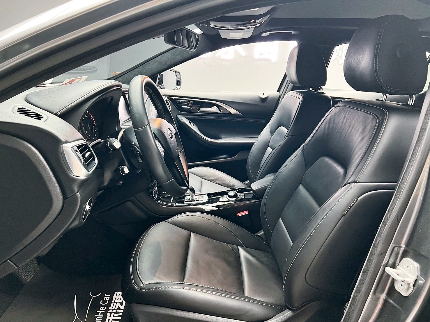 全台到府賞車 2017 Infiniti Q30 風尚版『小李經理』元禾國際車業/中古車/促銷中  第15張相片