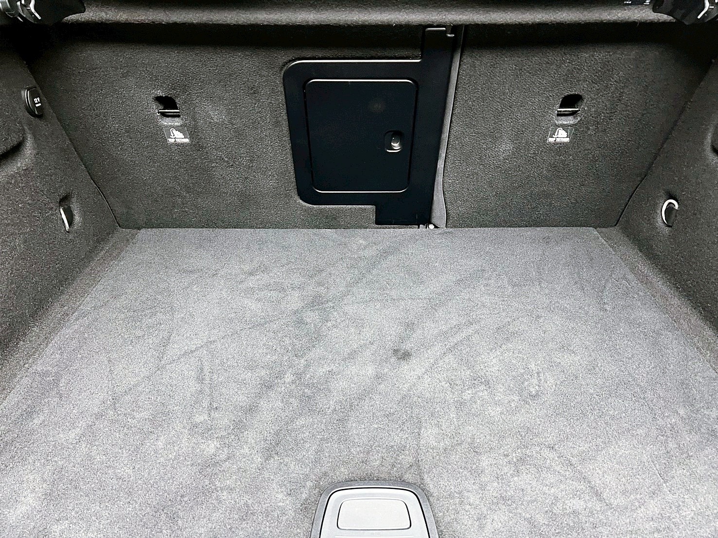 全台到府賞車 2017 Infiniti Q30 風尚版『小李經理』元禾國際車業/中古車/促銷中  第17張相片