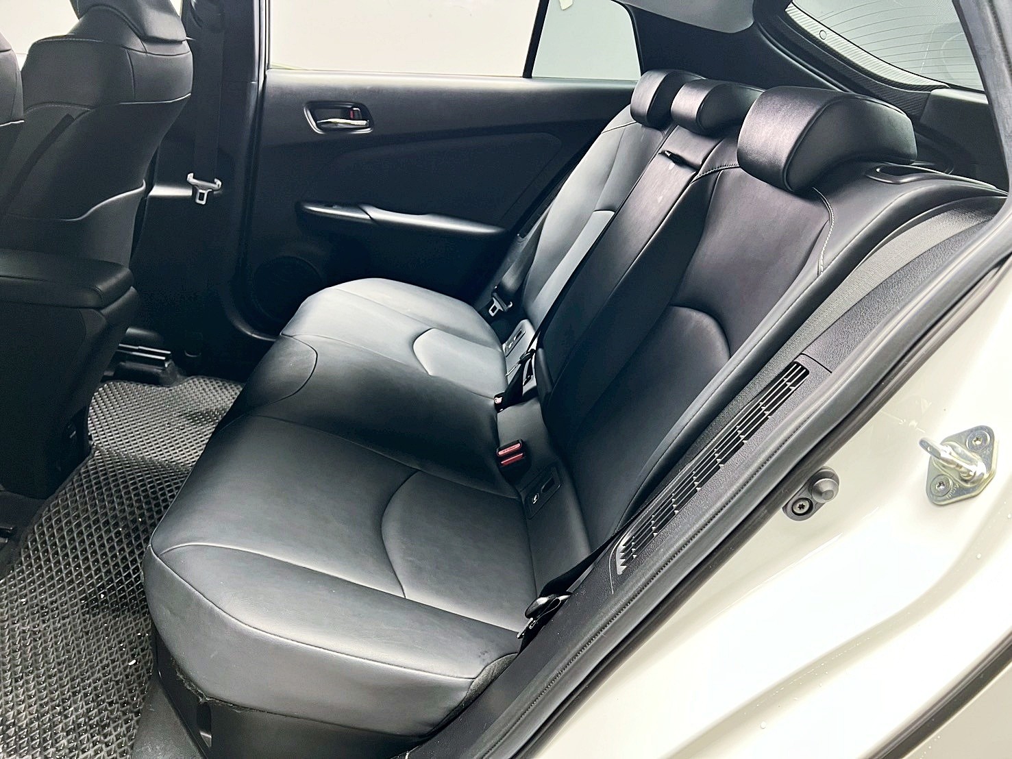 全台到府賞車 2022/23 Toyota Prius PHV 尊爵版『小李經理』元禾國際車業/中古車/促銷中  第14張相片