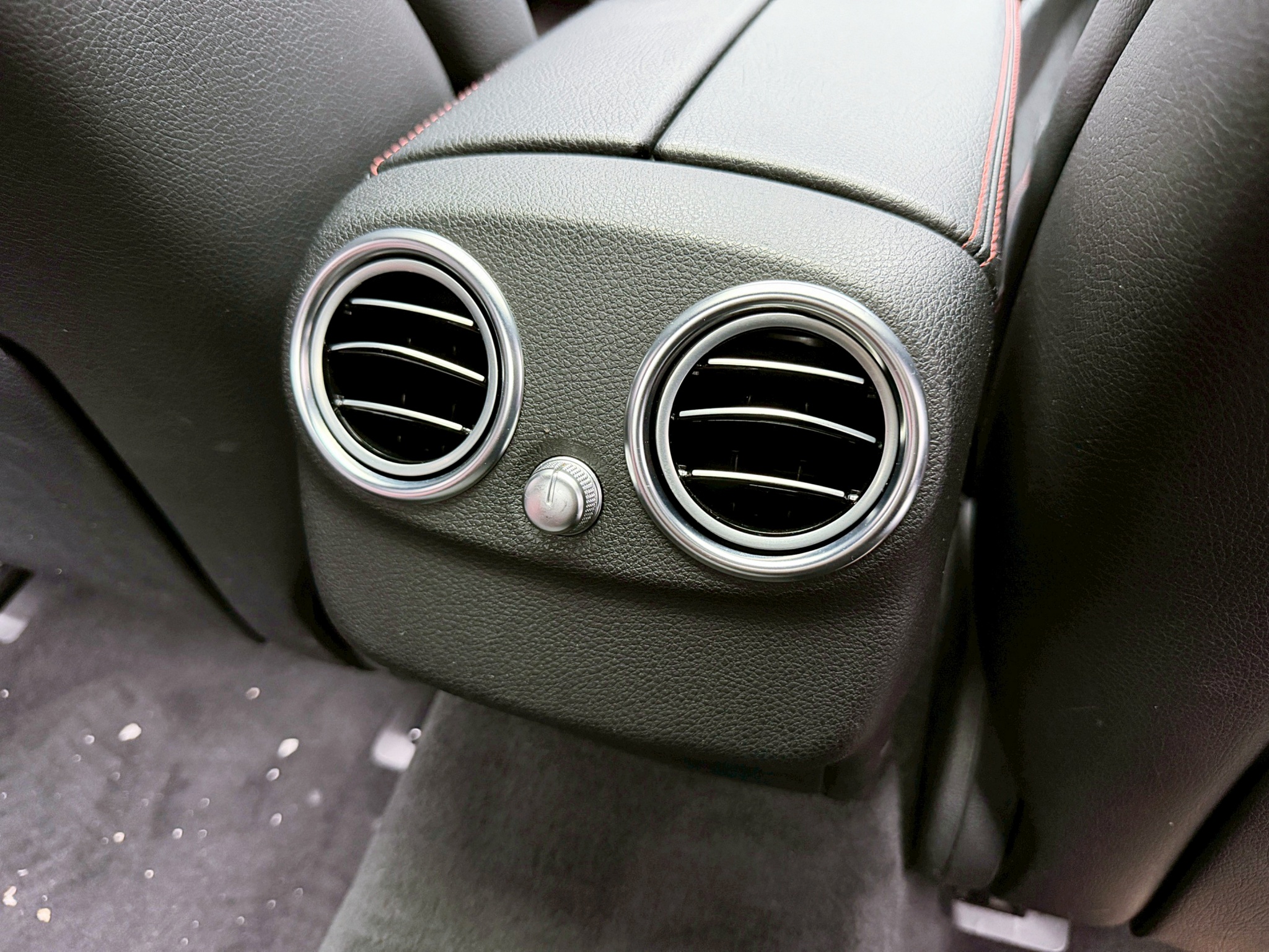 全台到府賞車 2015/16 Benz C450 Sedan AMG 4MATIC W205型『小李經理』元禾國際車業/中古車/促銷中  第13張相片