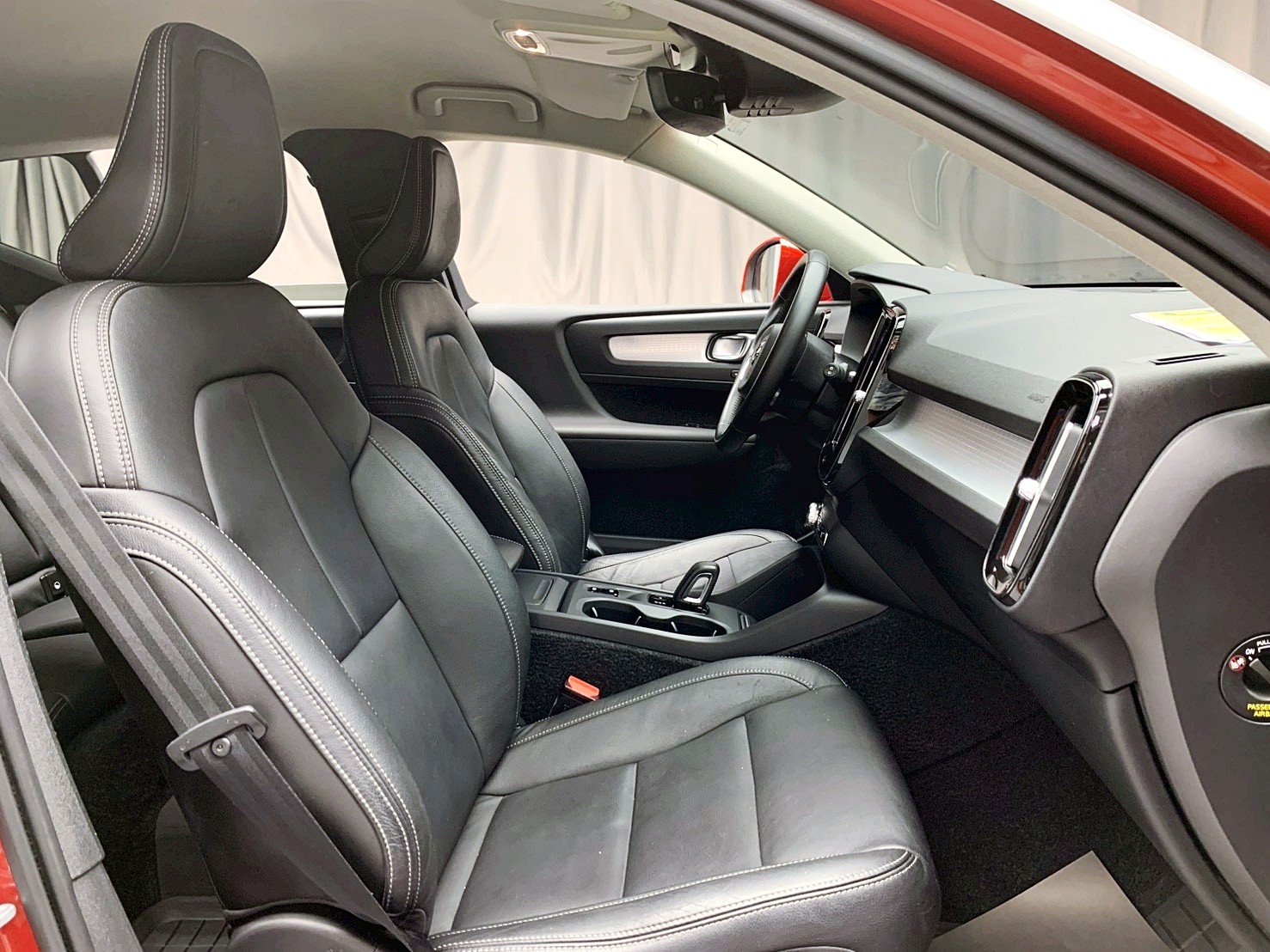 全台到府賞車 2018/19 Volvo XC40 T4 Momentum『小李經理』元禾國際車業/中古車/促銷中  第10張相片