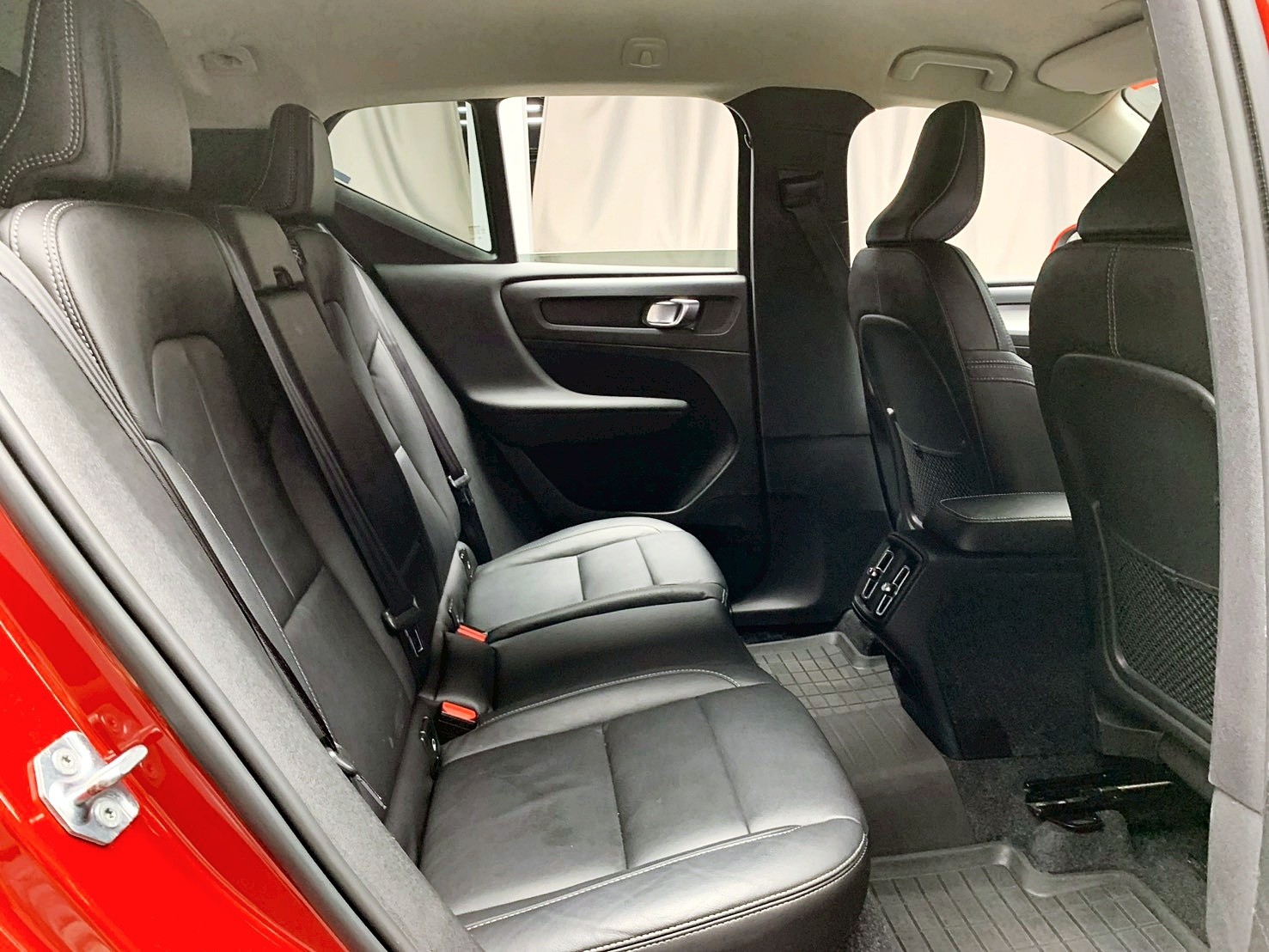 全台到府賞車 2018/19 Volvo XC40 T4 Momentum『小李經理』元禾國際車業/中古車/促銷中  第12張相片