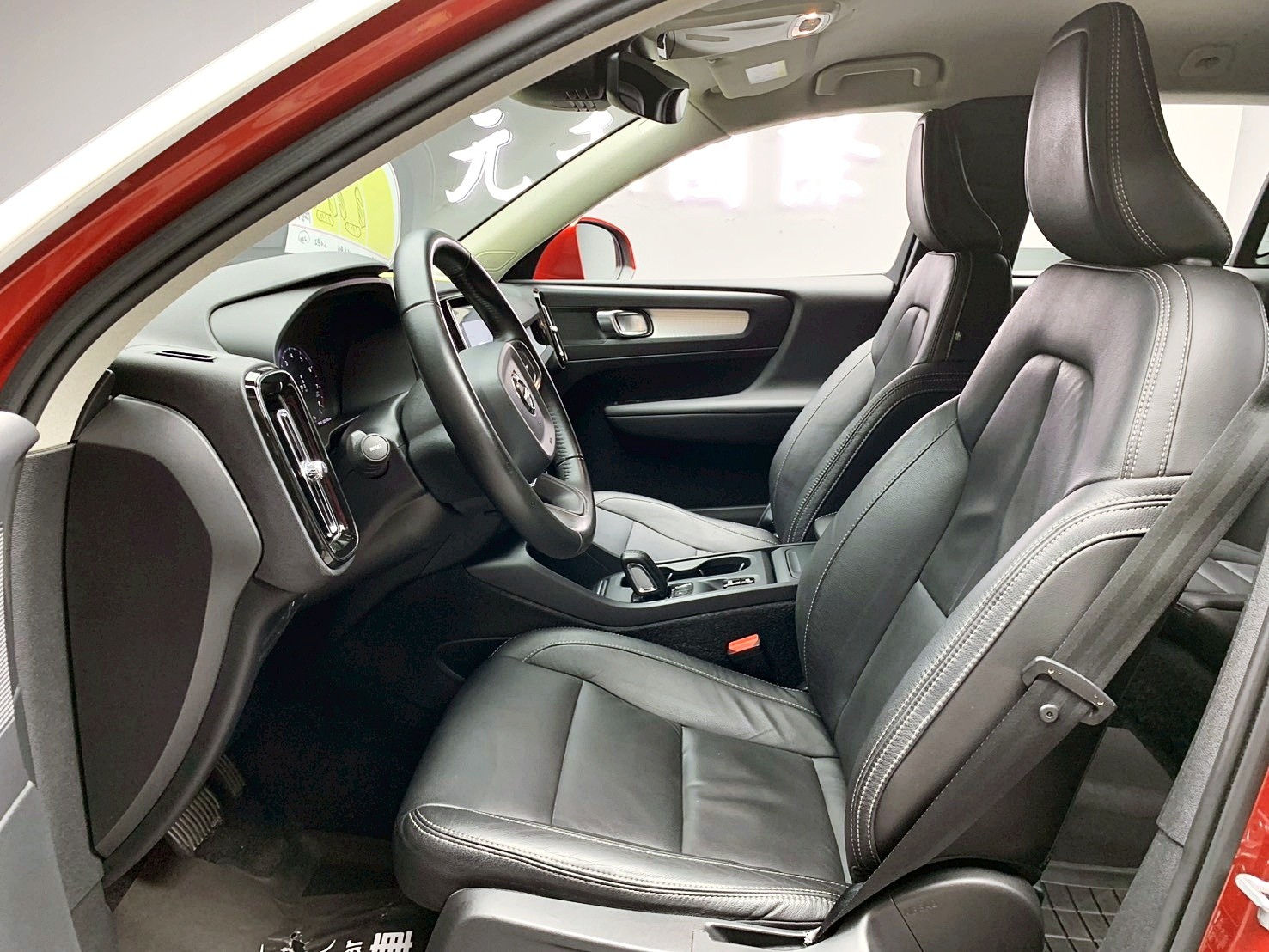 全台到府賞車 2018/19 Volvo XC40 T4 Momentum『小李經理』元禾國際車業/中古車/促銷中  第14張相片
