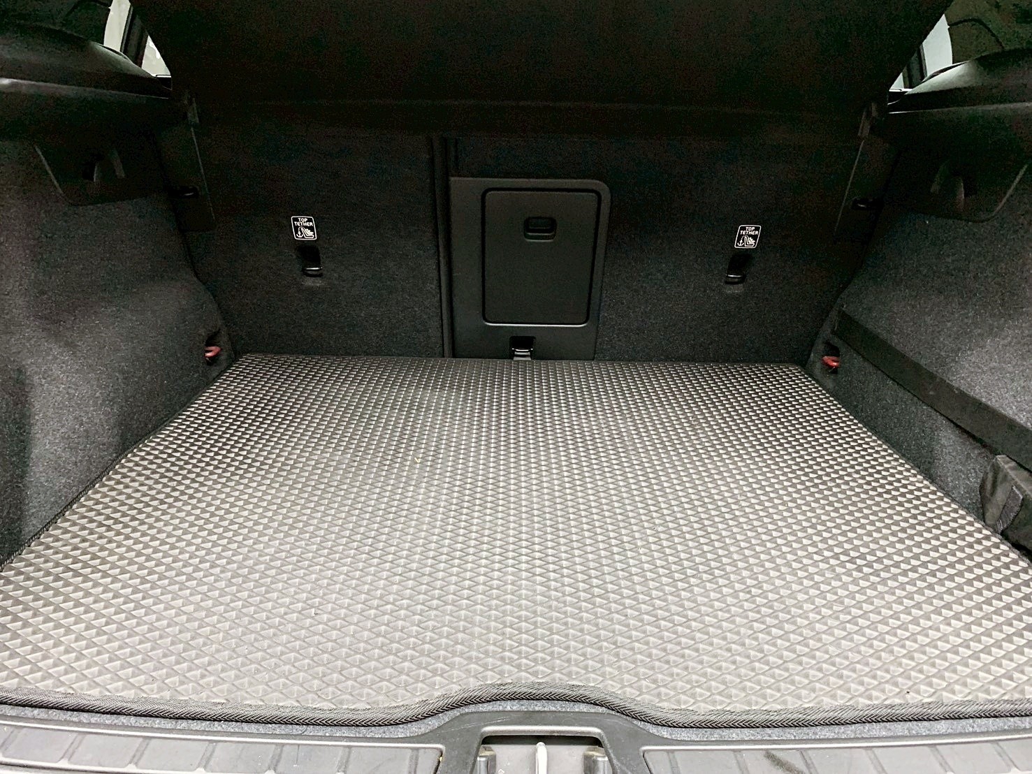 全台到府賞車 2018/19 Volvo XC40 T4 Momentum『小李經理』元禾國際車業/中古車/促銷中  第17張相片