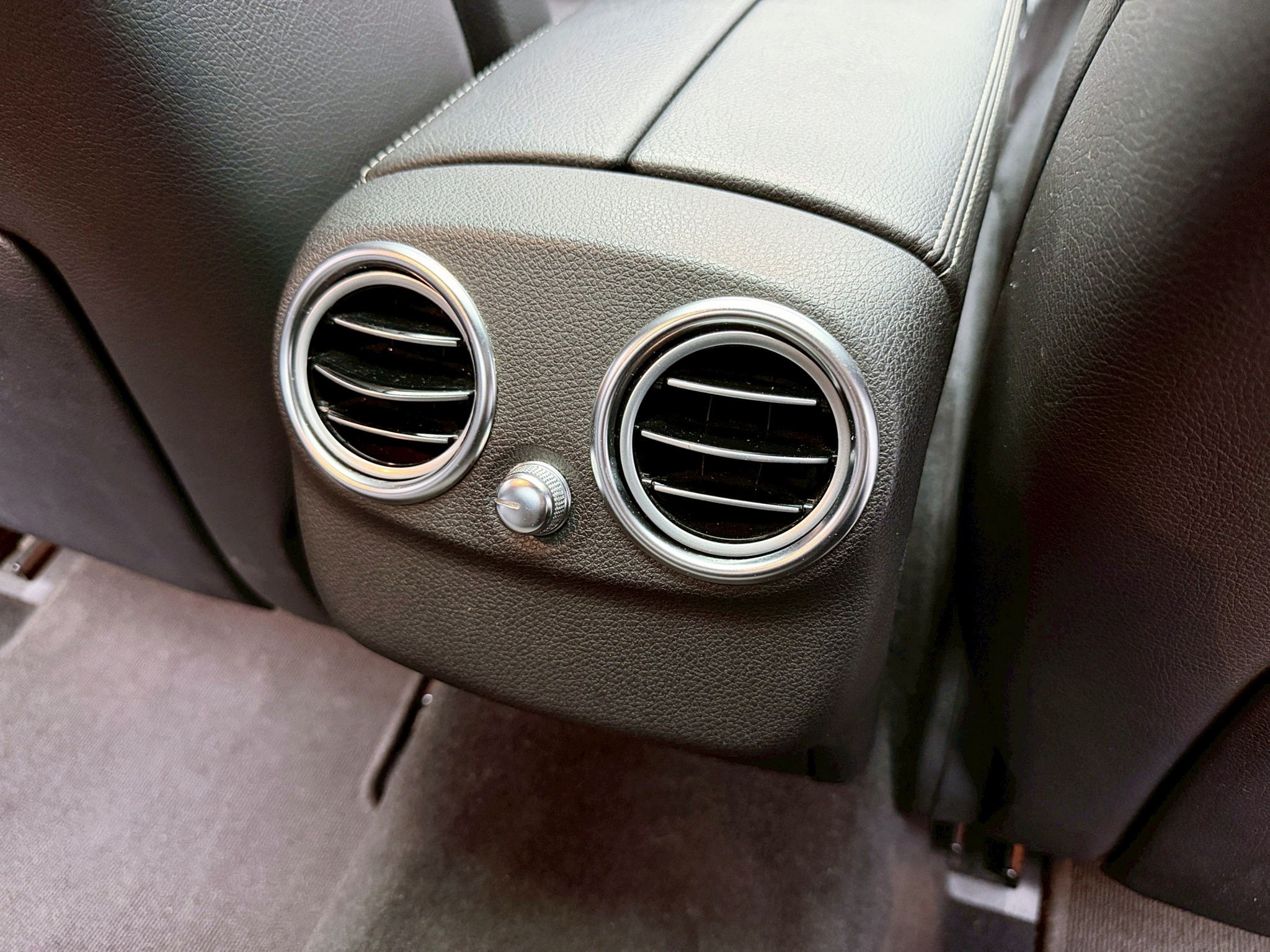 全台到府賞車 2014/15 Benz C250 Sedan AMG Line W205型『小李經理』元禾國際車業/中古車/促銷中  第10張相片