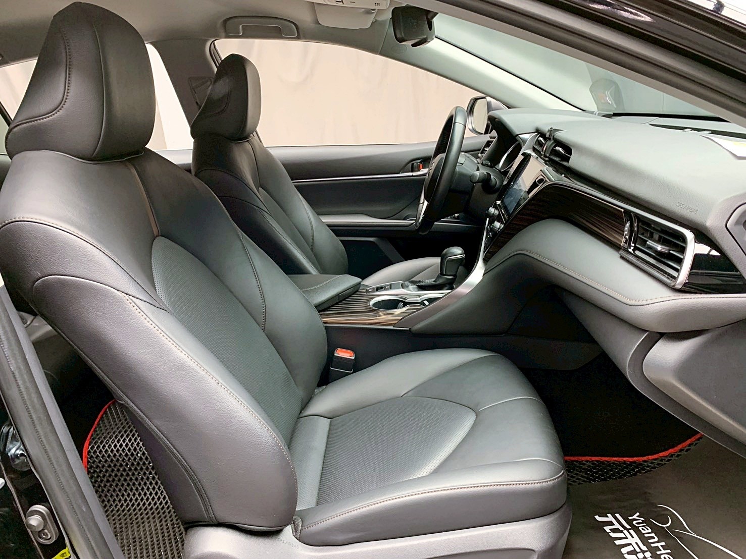 全台到府賞車 2018/19 Toyota Camry 豪華版『小李經理』元禾國際車業/中古車/促銷中  第10張相片