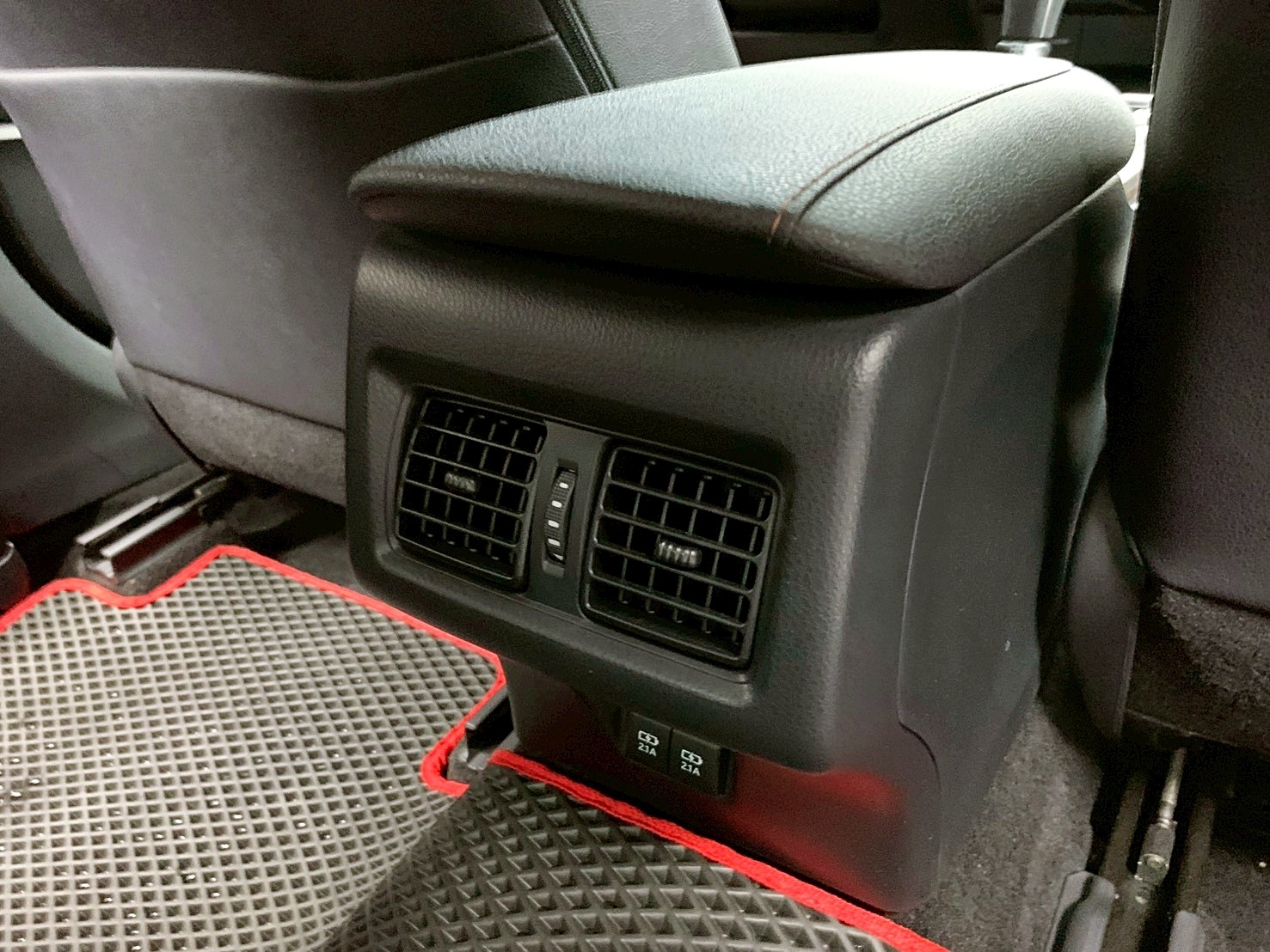 全台到府賞車 2018/19 Toyota Camry 豪華版『小李經理』元禾國際車業/中古車/促銷中  第11張相片