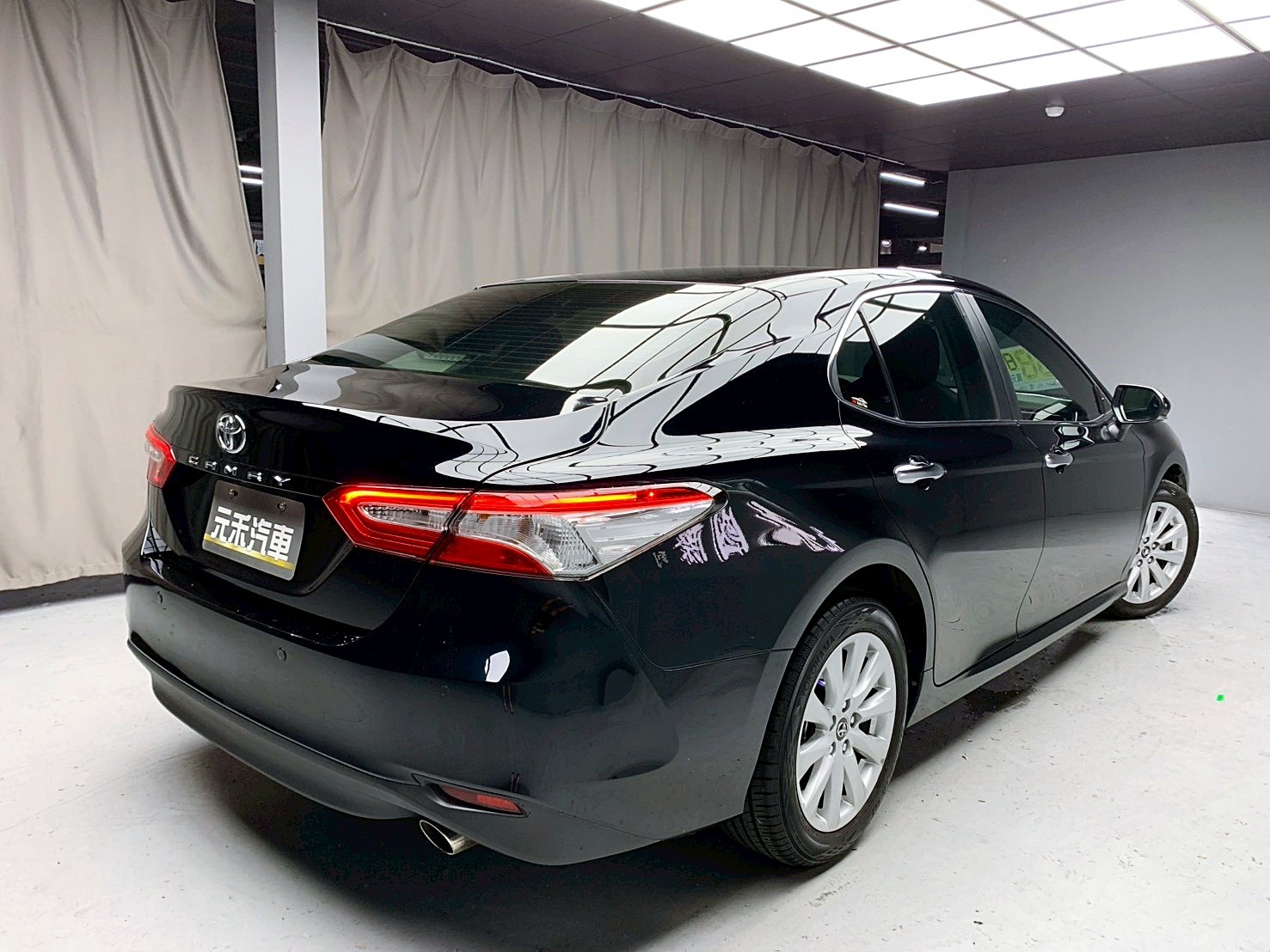 全台到府賞車 2018/19 Toyota Camry 豪華版『小李經理』元禾國際車業/中古車/促銷中  第18張相片