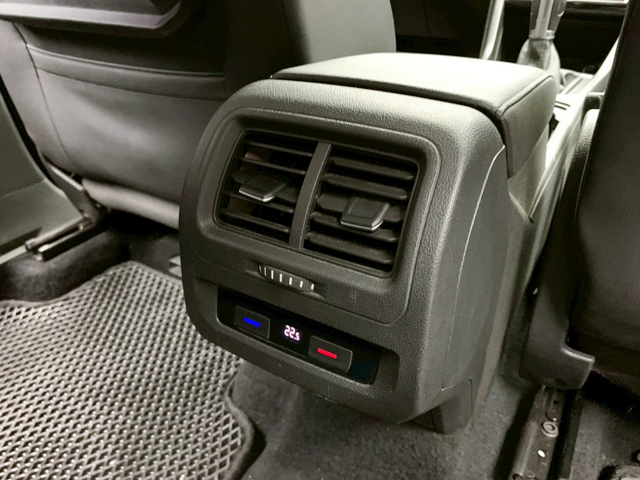 全台到府賞車 2017 Volkswagen Touran 280TDI Comfortline 七人座『小李經理』元禾國際車業/中古車/促銷中  第11張相片