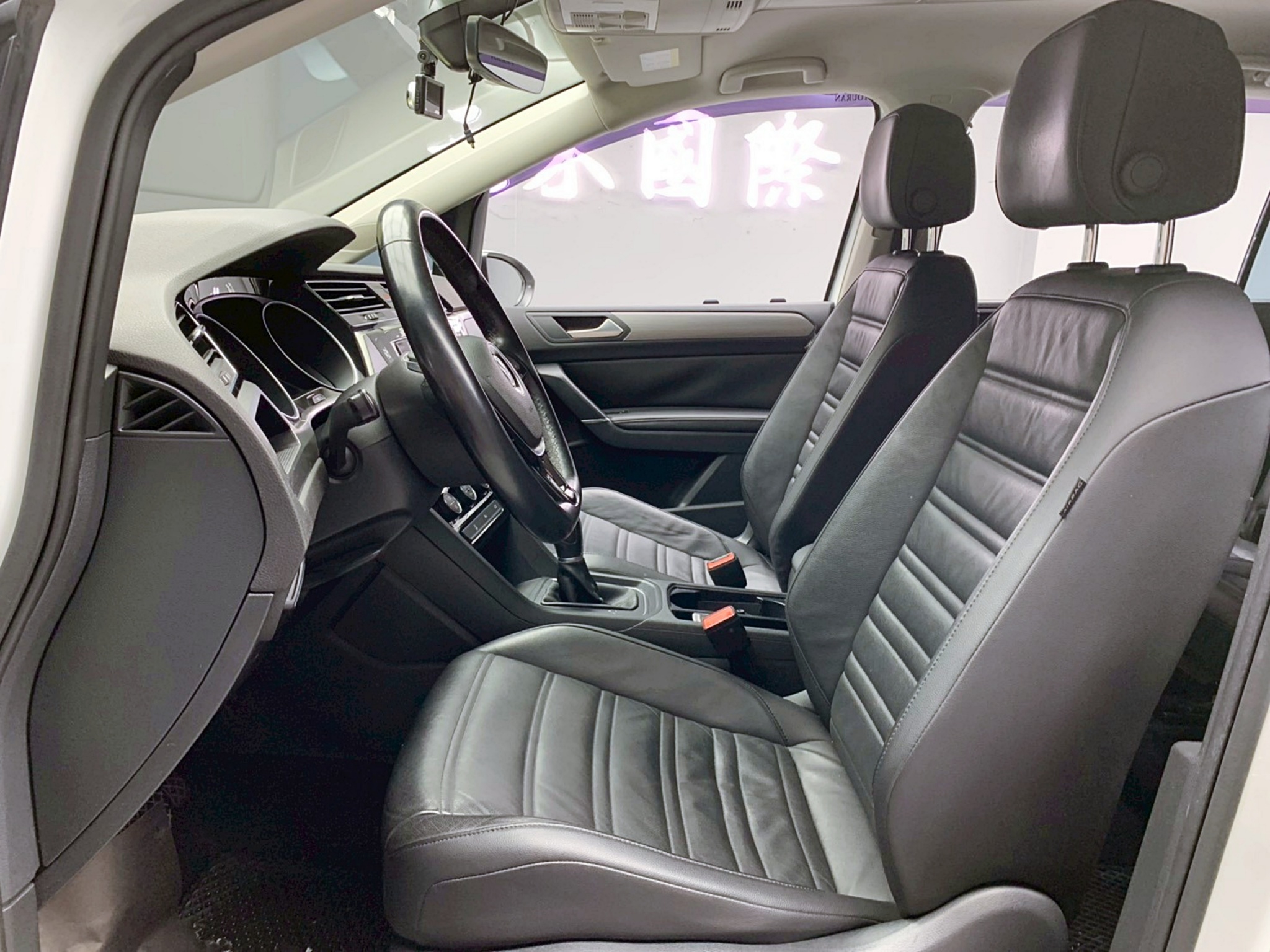 全台到府賞車 2017 Volkswagen Touran 280TDI Comfortline 七人座『小李經理』元禾國際車業/中古車/促銷中  第15張相片