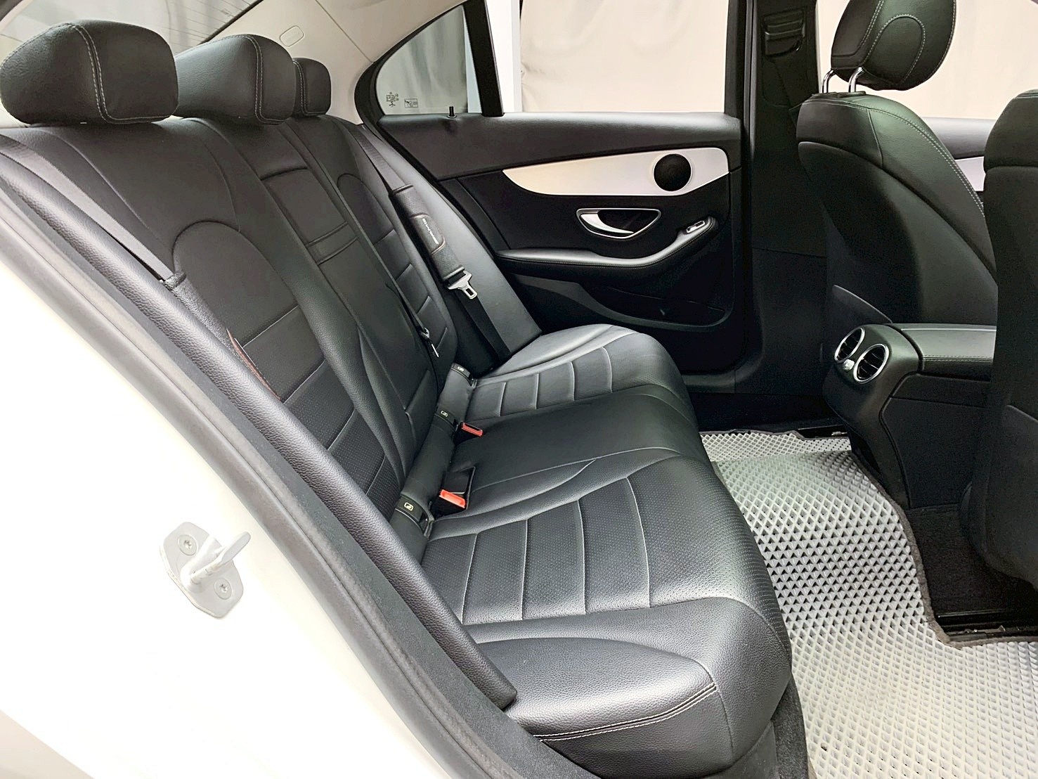 全台到府賞車 2016 Benz C250 Sedan W205型『小李經理』元禾國際車業/中古車/促銷中  第20張相片