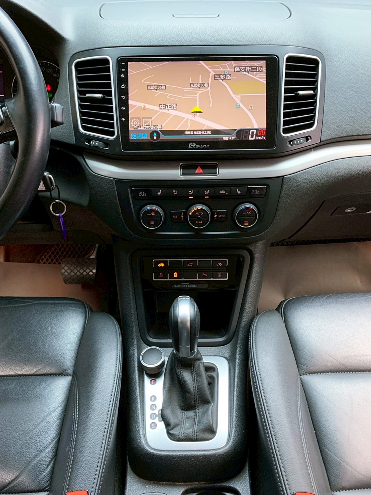 全台到府賞車 2017 Volkswagen Sharan 330TDI BMT Comfortine 七人座『小李經理』元禾國際車業/中古車/促銷中  第8張相片