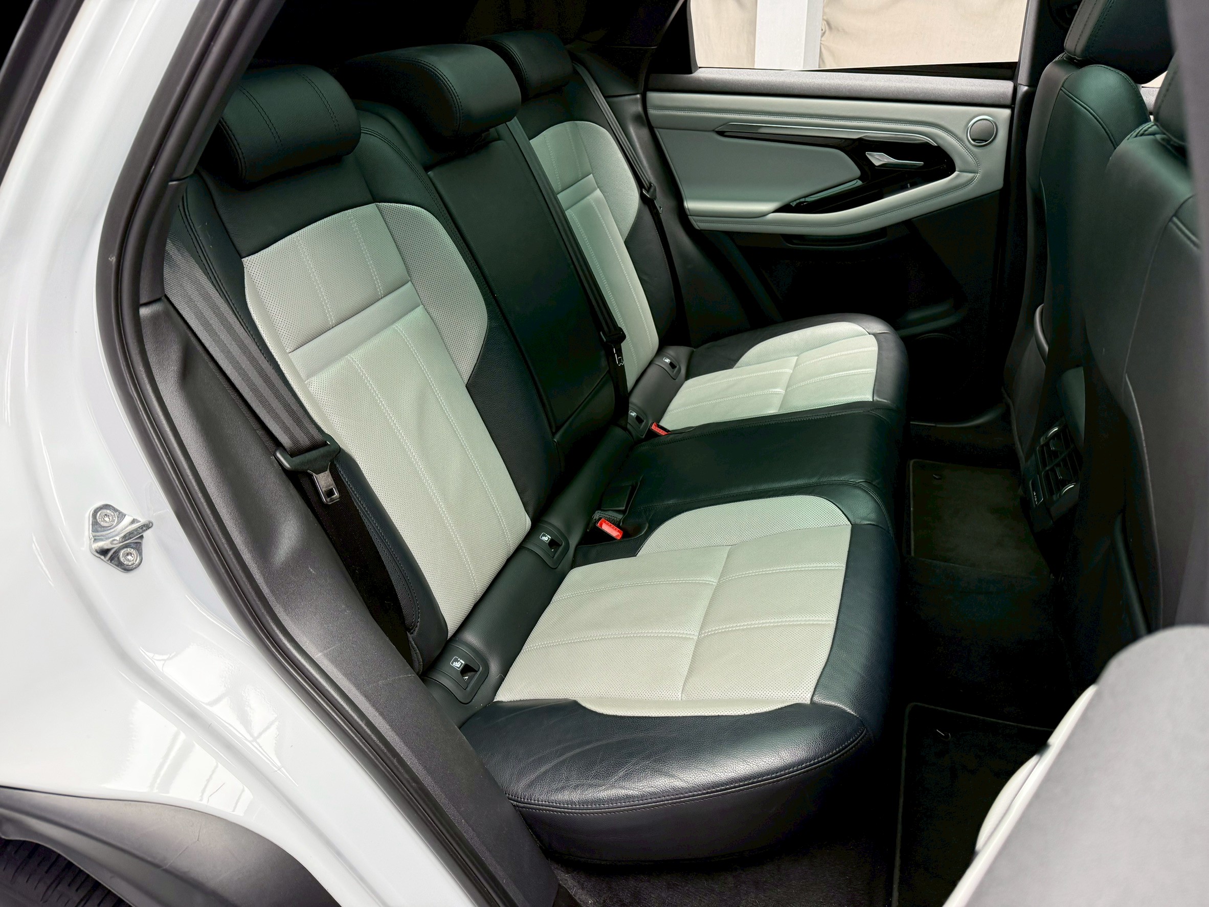 全台到府賞車 2019/20 Land Rover Range Rover Evoque P250 First Edition『小李經理』元禾國際車業/中古車/促銷中  第12張相片