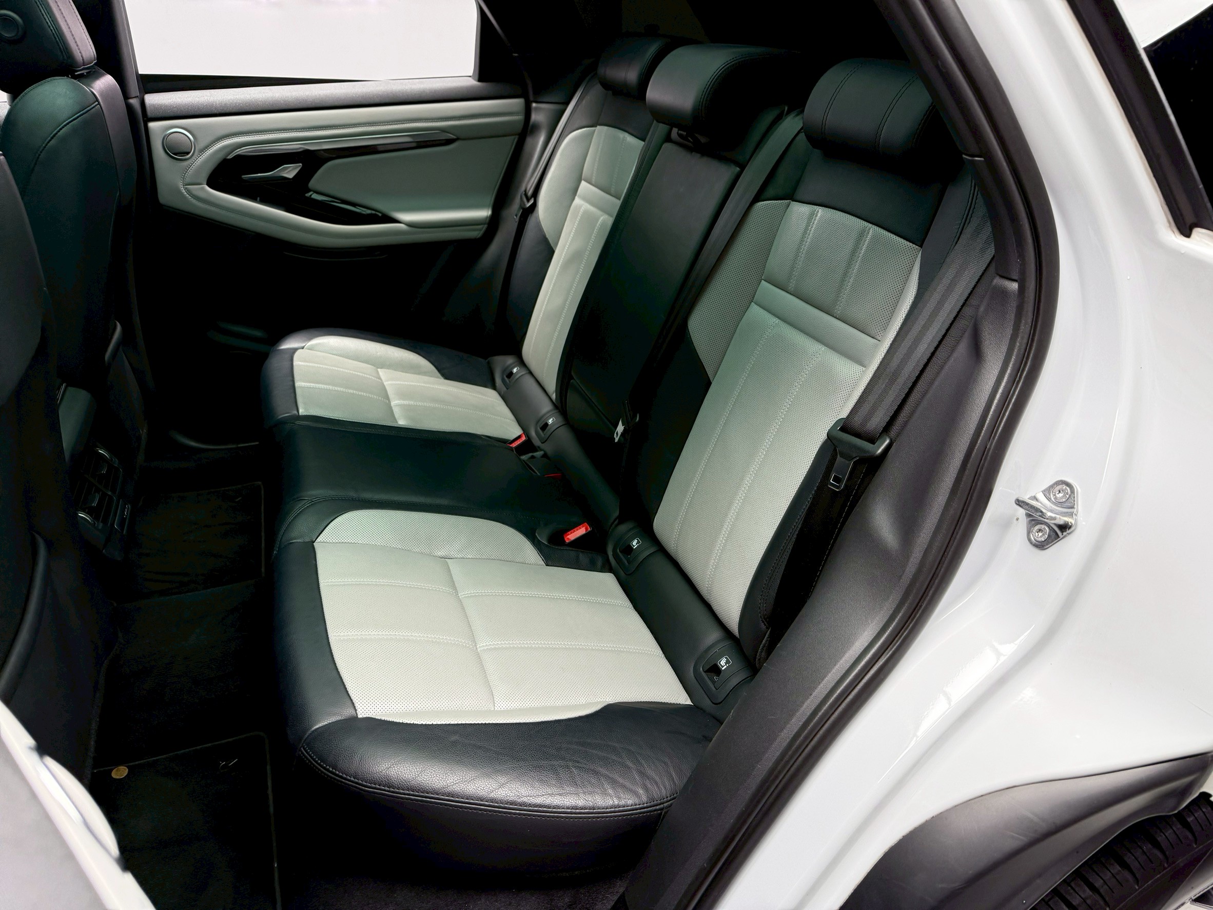 全台到府賞車 2019/20 Land Rover Range Rover Evoque P250 First Edition『小李經理』元禾國際車業/中古車/促銷中  第13張相片