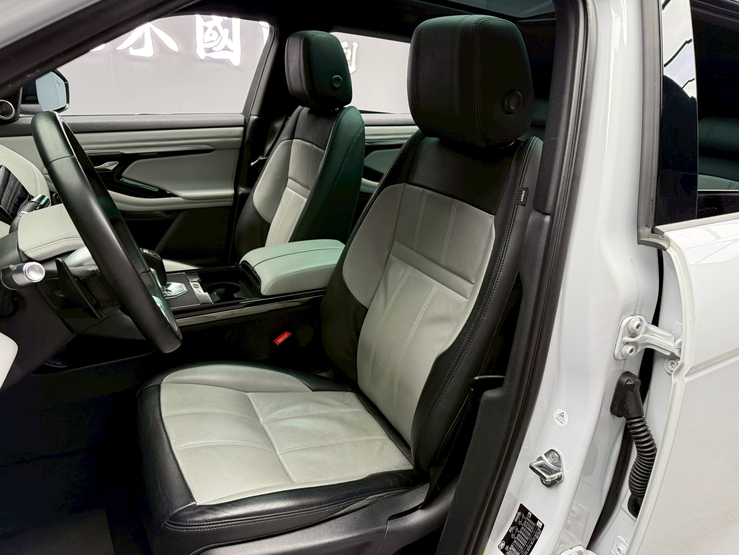 全台到府賞車 2019/20 Land Rover Range Rover Evoque P250 First Edition『小李經理』元禾國際車業/中古車/促銷中  第14張相片