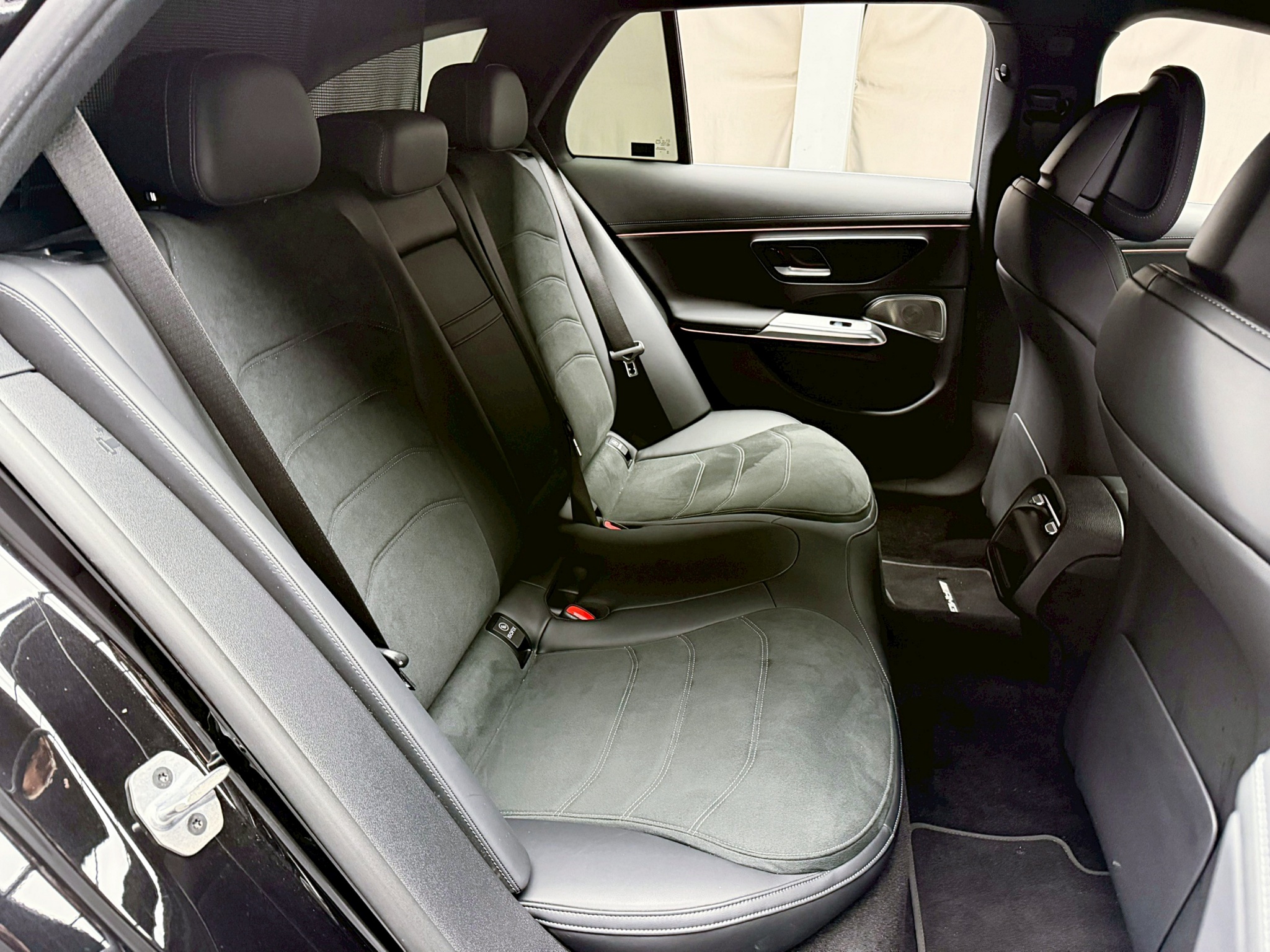 全台到府賞車 2023/24 Benz E200 Estate 運動版 S214型『小李經理』元禾國際車業/中古車/促銷中  第15張相片