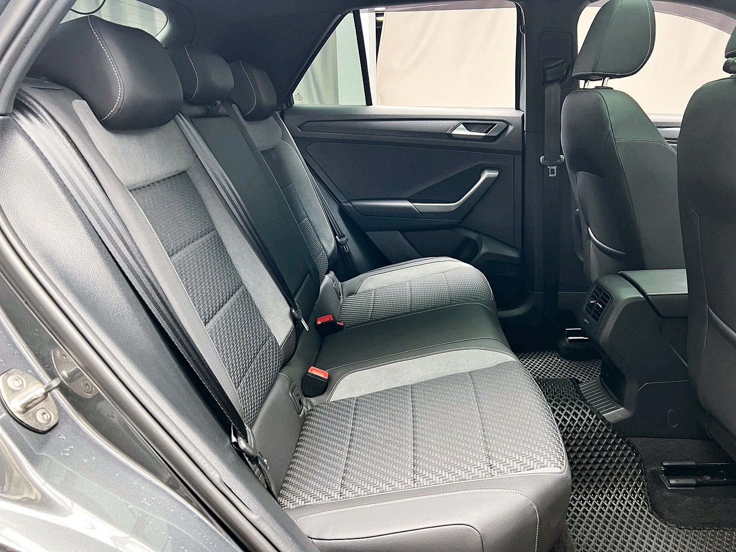 全台到府賞車 2021 Volkswagen T-ROC 330TSI R-Line Performance 4Motion『小李經理』元禾國際車業/中古車/促銷中  第11張相片