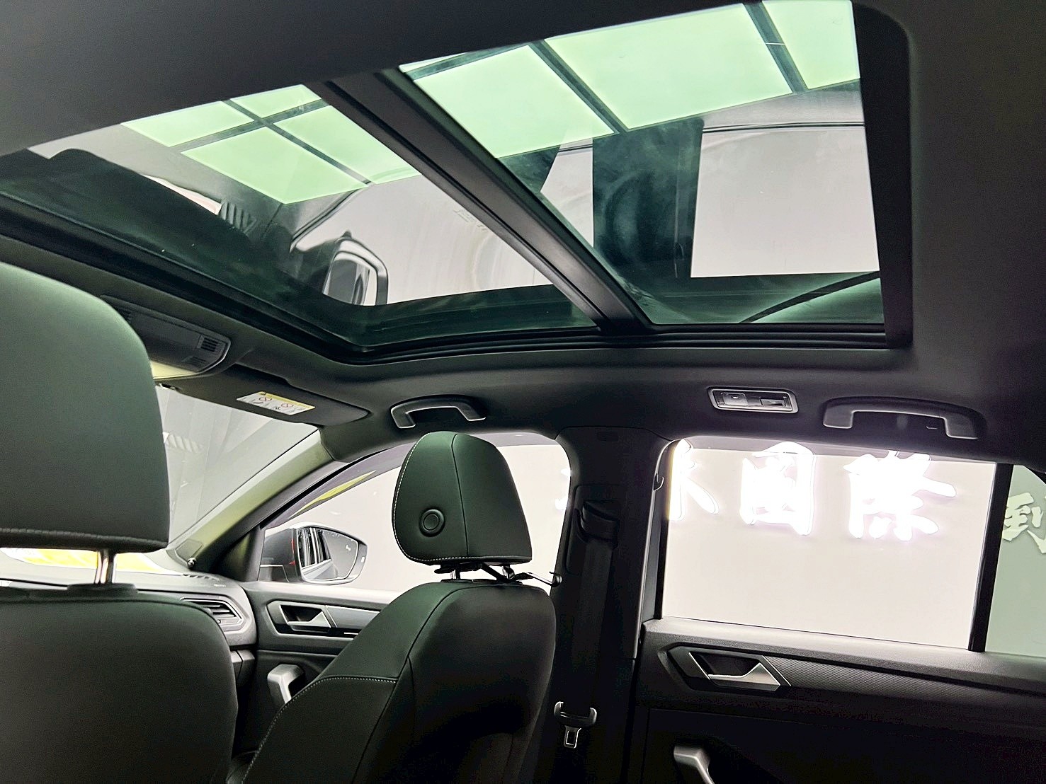 全台到府賞車 2021 Volkswagen T-ROC 330TSI R-Line Performance 4Motion『小李經理』元禾國際車業/中古車/促銷中  第12張相片