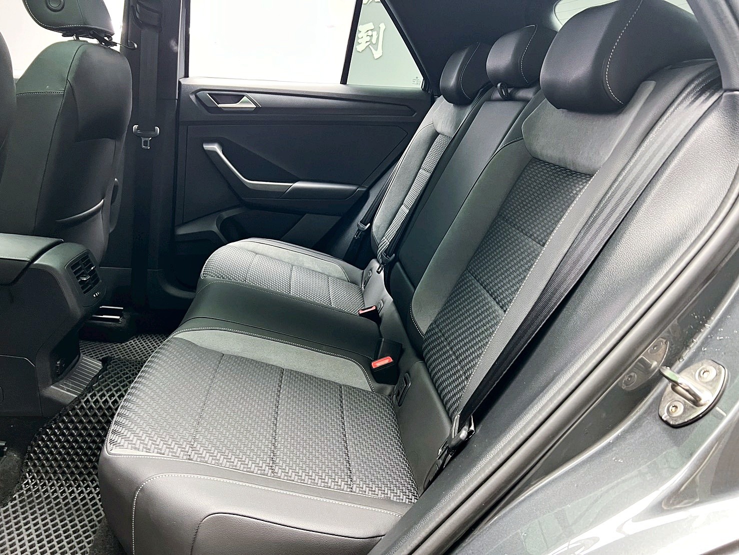 全台到府賞車 2021 Volkswagen T-ROC 330TSI R-Line Performance 4Motion『小李經理』元禾國際車業/中古車/促銷中  第13張相片