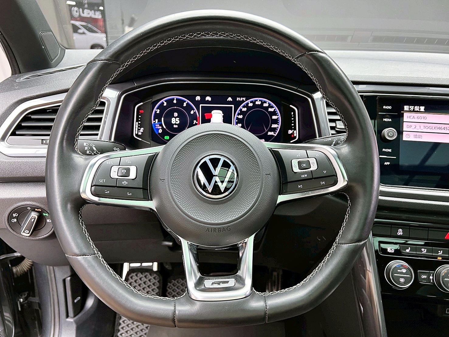 全台到府賞車 2021 Volkswagen T-ROC 330TSI R-Line Performance 4Motion『小李經理』元禾國際車業/中古車/促銷中  第19張相片