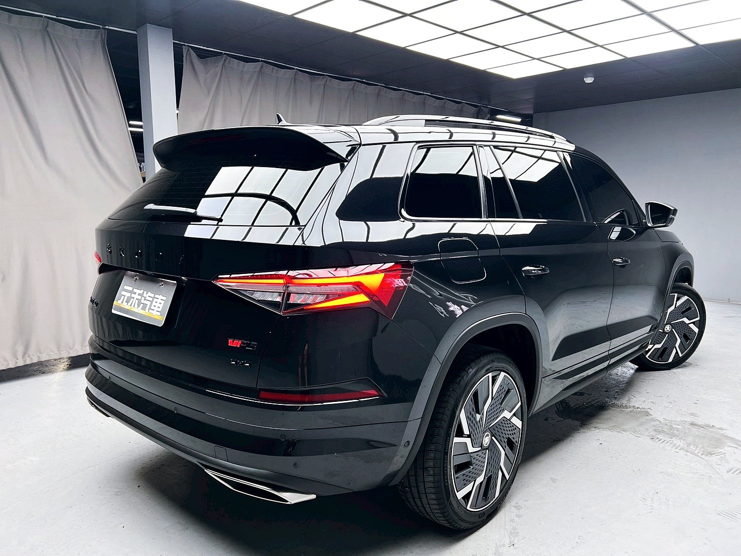 全台到府賞車 2023 Skoda Kodiaq RS AWD 七人座『小李經理』元禾國際車業/中古車/促銷中  第18張相片