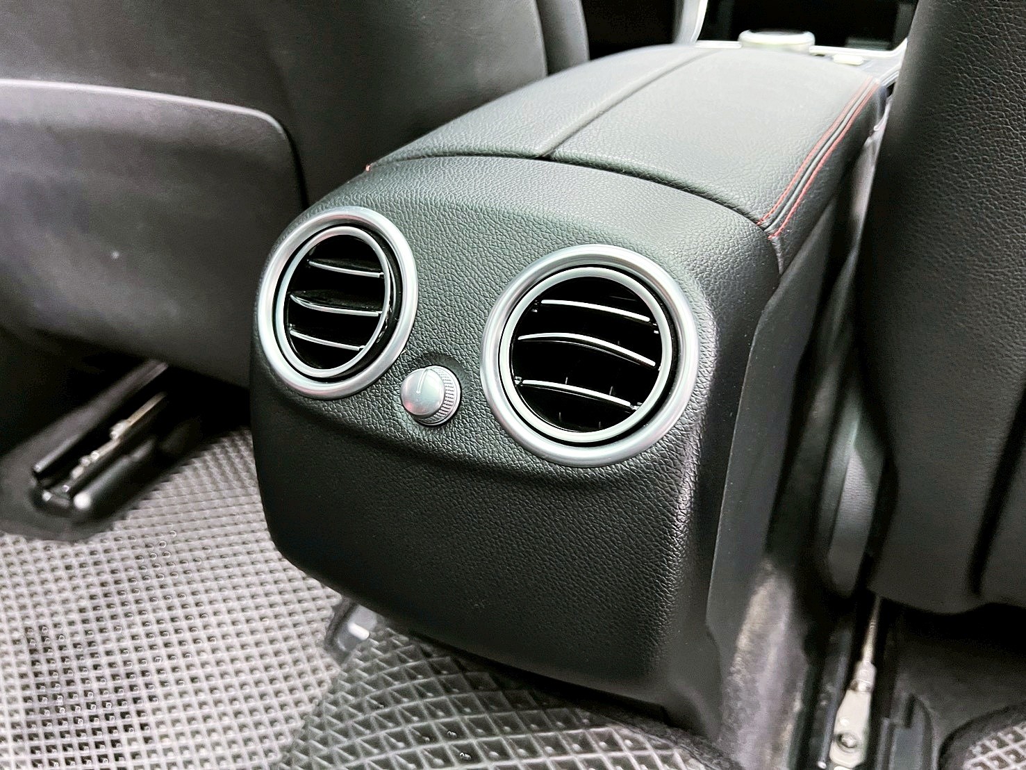 全台到府賞車 2017/18 Benz GLC43 AMG 4MATIC X253型『小李經理』元禾國際車業/中古車/促銷中  第11張相片