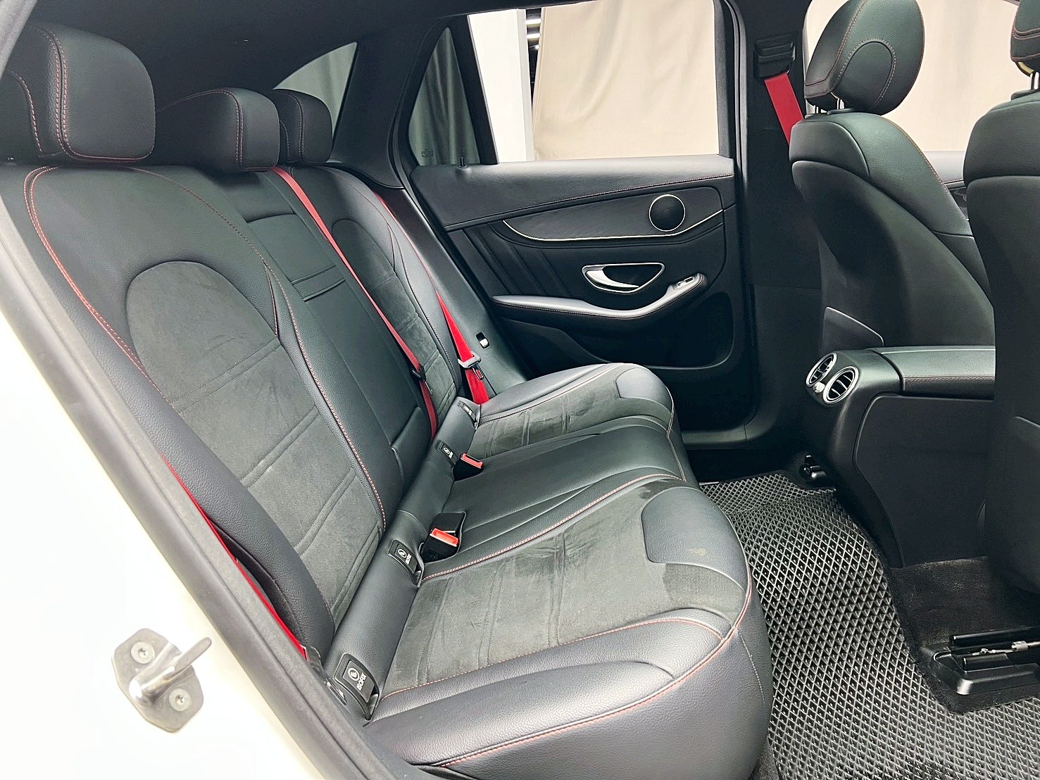 全台到府賞車 2017/18 Benz GLC43 AMG 4MATIC X253型『小李經理』元禾國際車業/中古車/促銷中  第12張相片