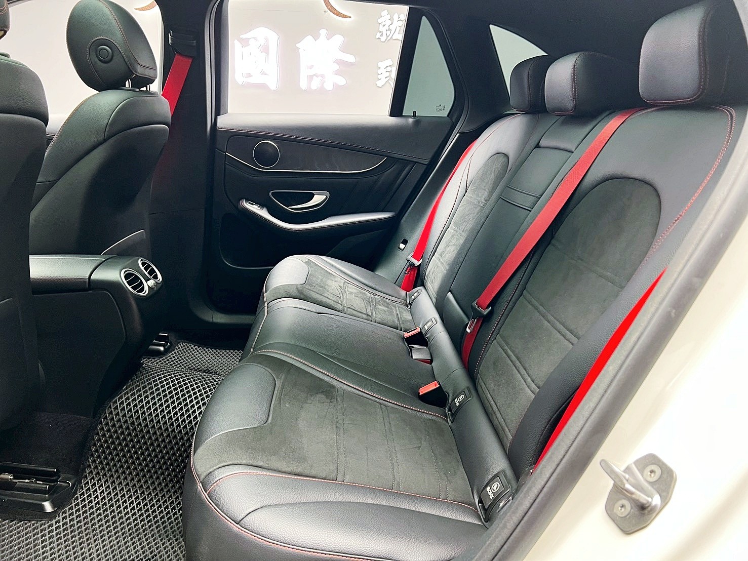 全台到府賞車 2017/18 Benz GLC43 AMG 4MATIC X253型『小李經理』元禾國際車業/中古車/促銷中  第14張相片