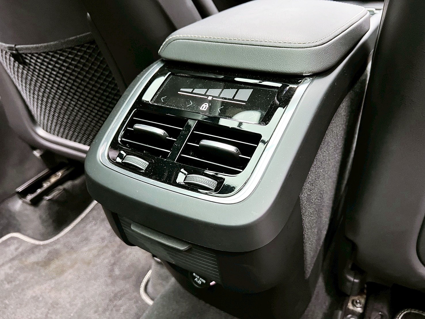 全台到府賞車 2020 Volvo XC60 B5 R-Design AWD『小李經理』元禾國際車業/中古車/促銷中  第11張相片