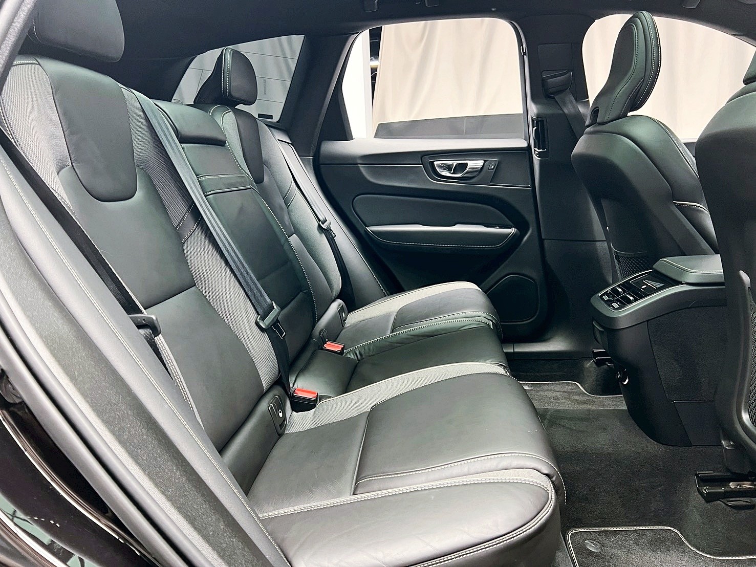 全台到府賞車 2020 Volvo XC60 B5 R-Design AWD『小李經理』元禾國際車業/中古車/促銷中  第20張相片