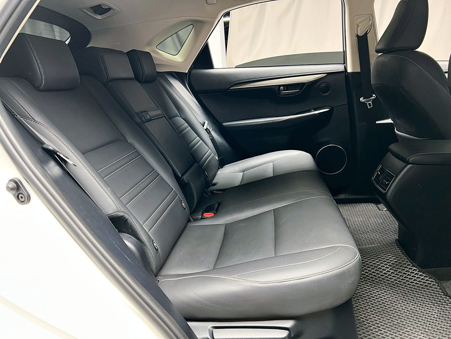 全台到府賞車 2018/19 Lexus NX200 菁英版『小李經理』元禾國際車業/中古車/促銷中  第13張相片
