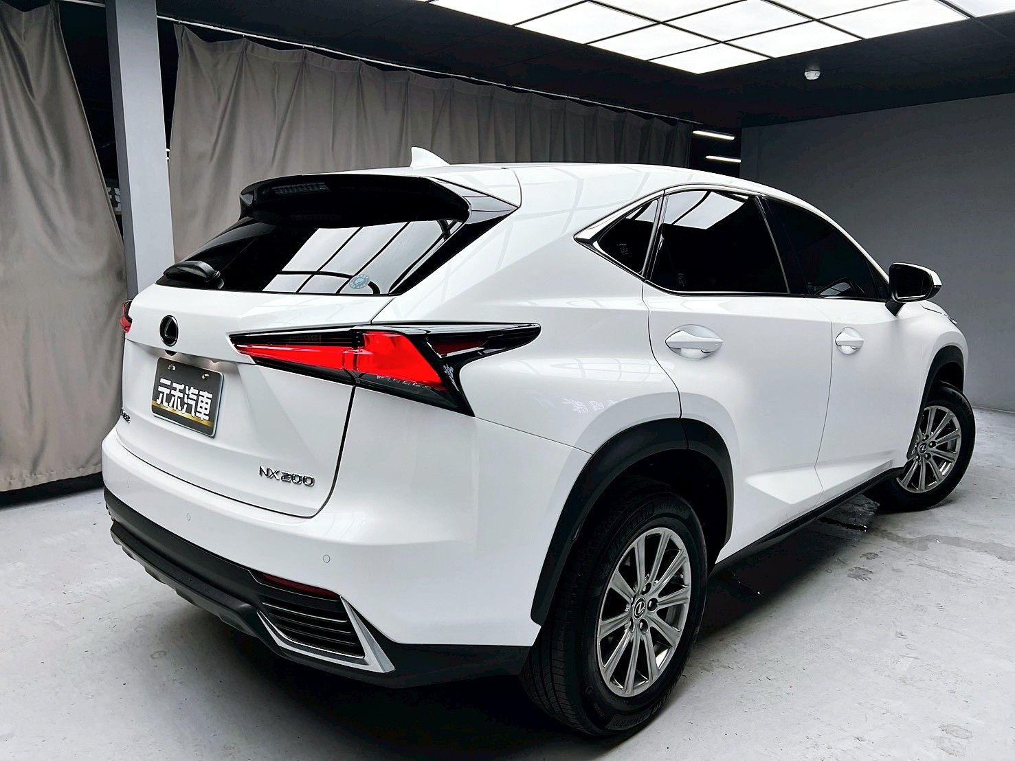 全台到府賞車 2018/19 Lexus NX200 菁英版『小李經理』元禾國際車業/中古車/促銷中  第18張相片