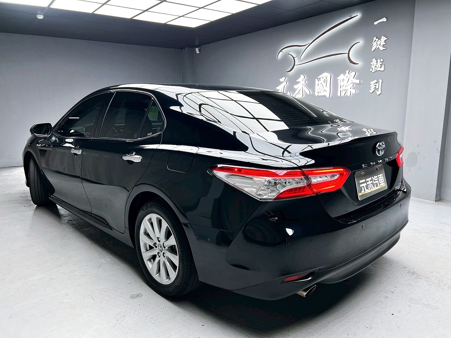 全台到府賞車 2019/20 Toyota Camry Hybrid 尊爵版『小李經理』元禾國際車業/中古車/促銷中  第3張相片