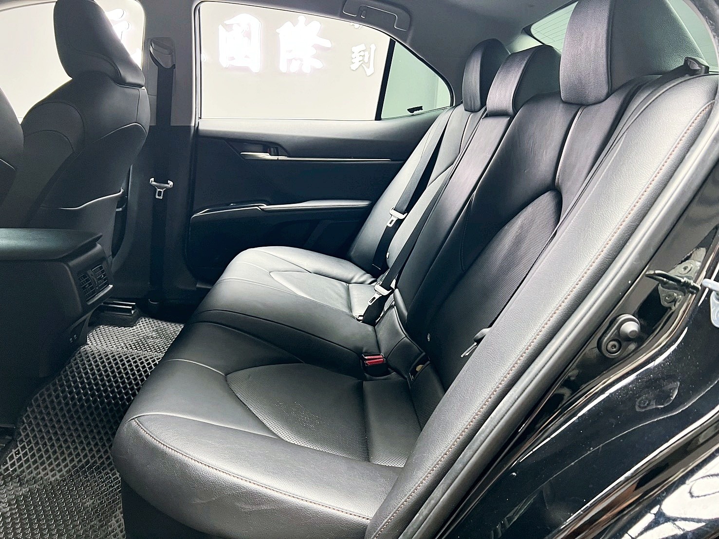 全台到府賞車 2019/20 Toyota Camry Hybrid 尊爵版『小李經理』元禾國際車業/中古車/促銷中  第13張相片