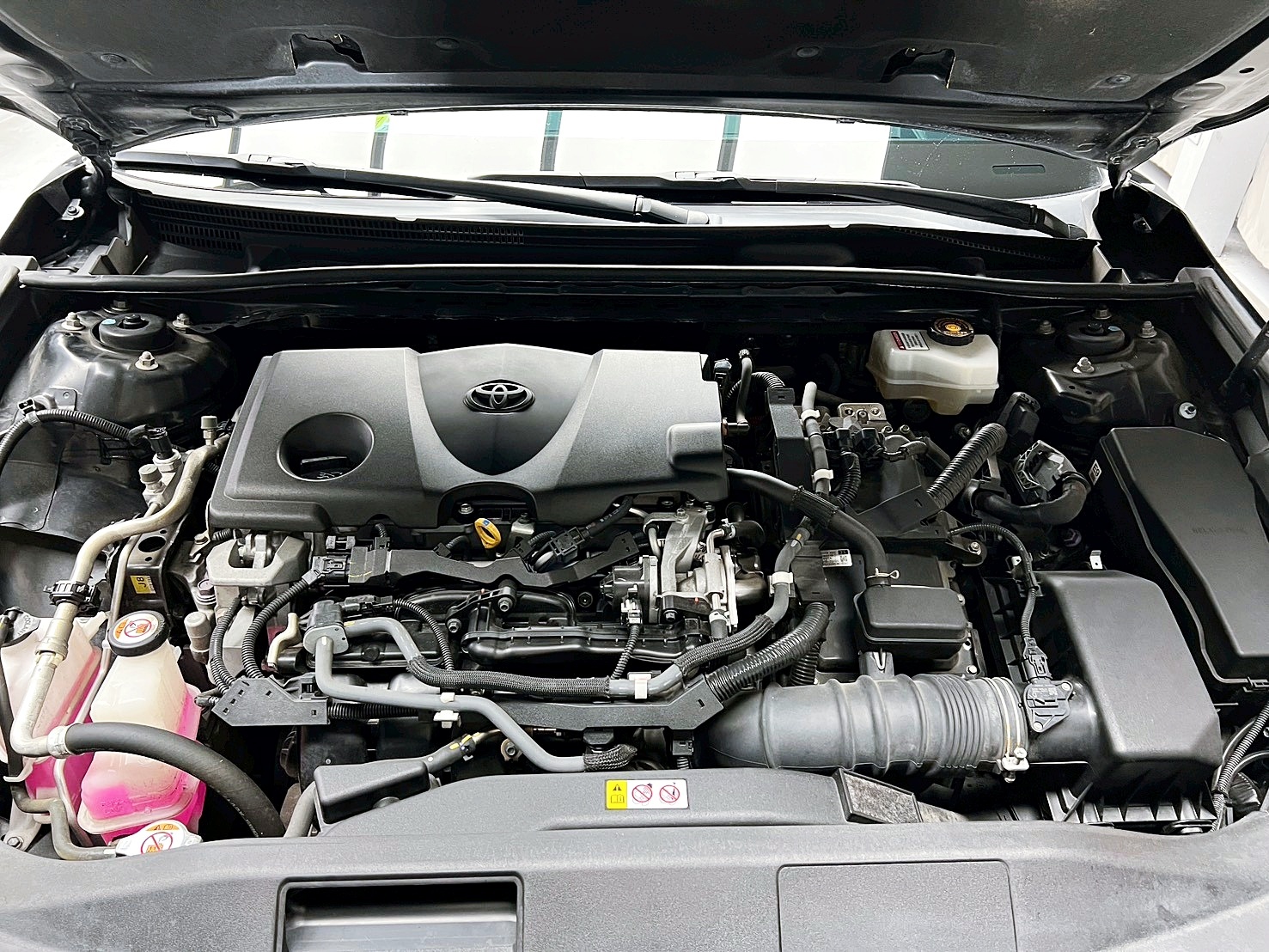 全台到府賞車 2019/20 Toyota Camry Hybrid 尊爵版『小李經理』元禾國際車業/中古車/促銷中  第16張相片