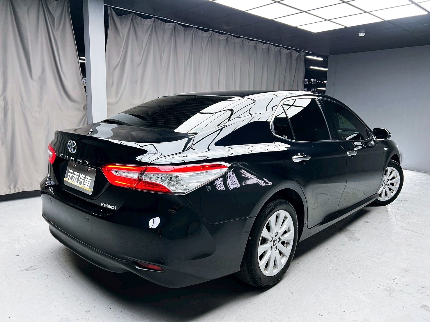 全台到府賞車 2019/20 Toyota Camry Hybrid 尊爵版『小李經理』元禾國際車業/中古車/促銷中  第18張相片
