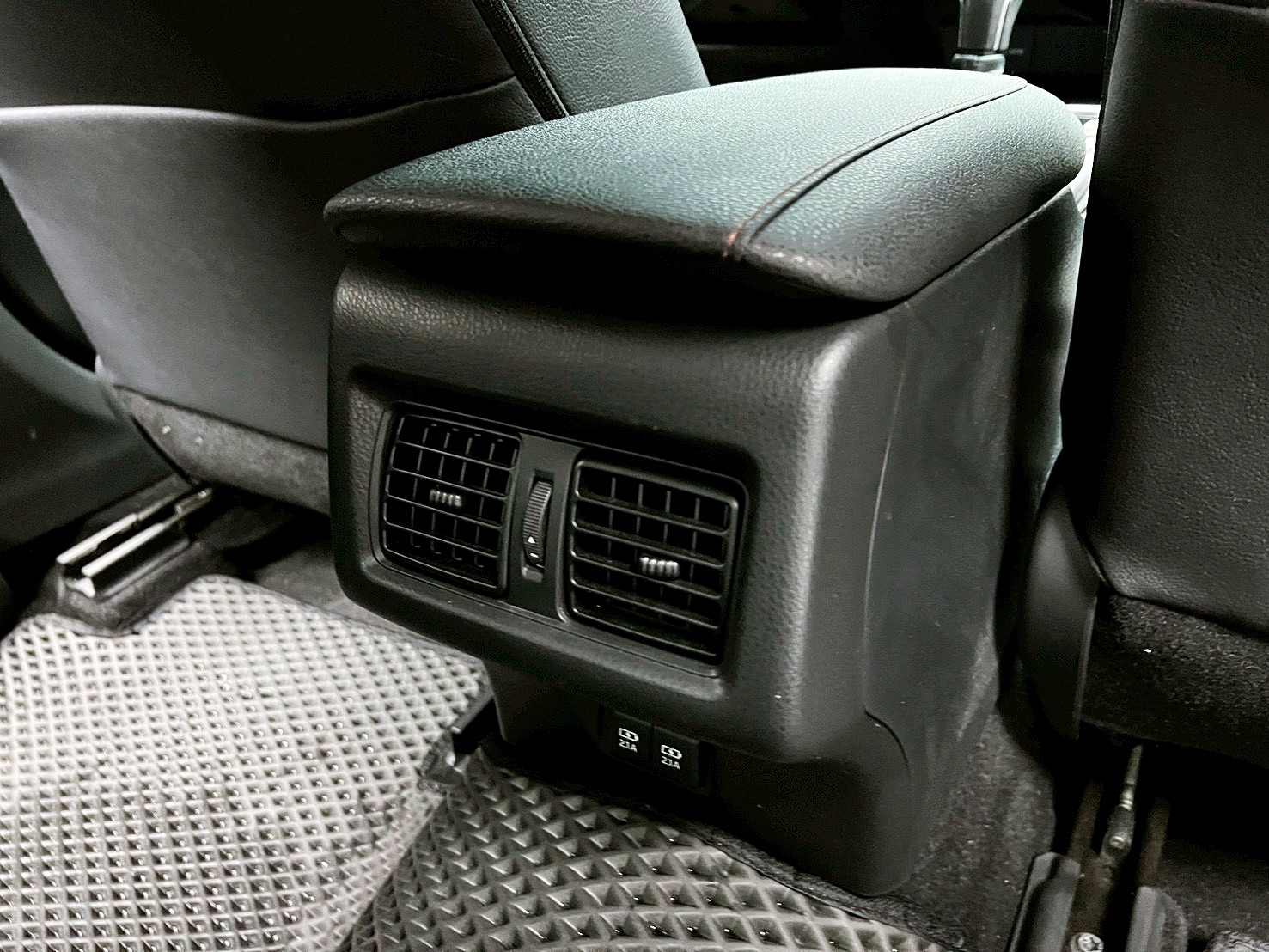 全台到府賞車 2019/20 Toyota Camry Hybrid 尊爵版『小李經理』元禾國際車業/中古車/促銷中  第20張相片