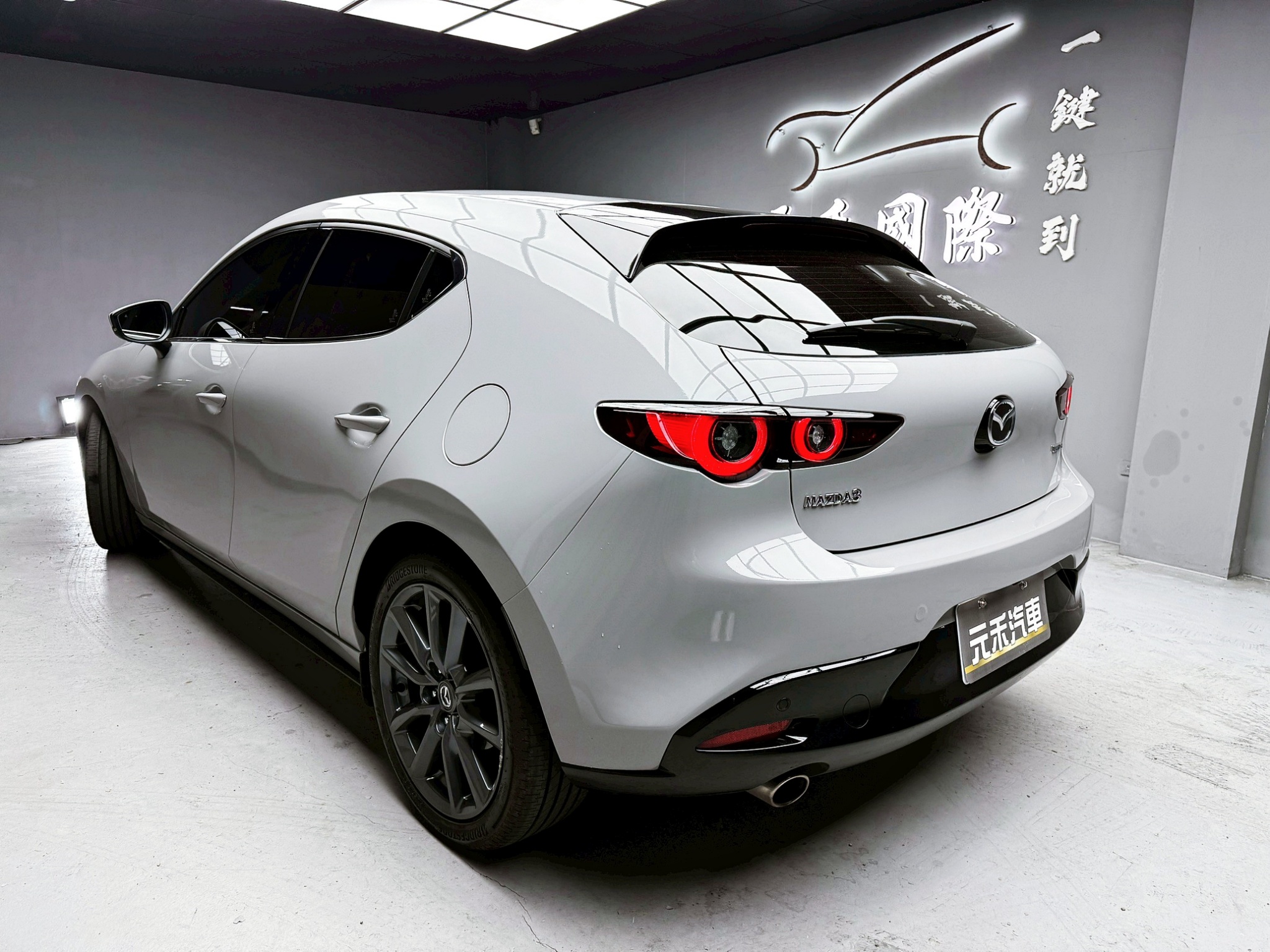 全台到府賞車 2025 Mazda 3 5D 20S Signature『小李經理』元禾國際車業/中古車/促銷中  第3張相片