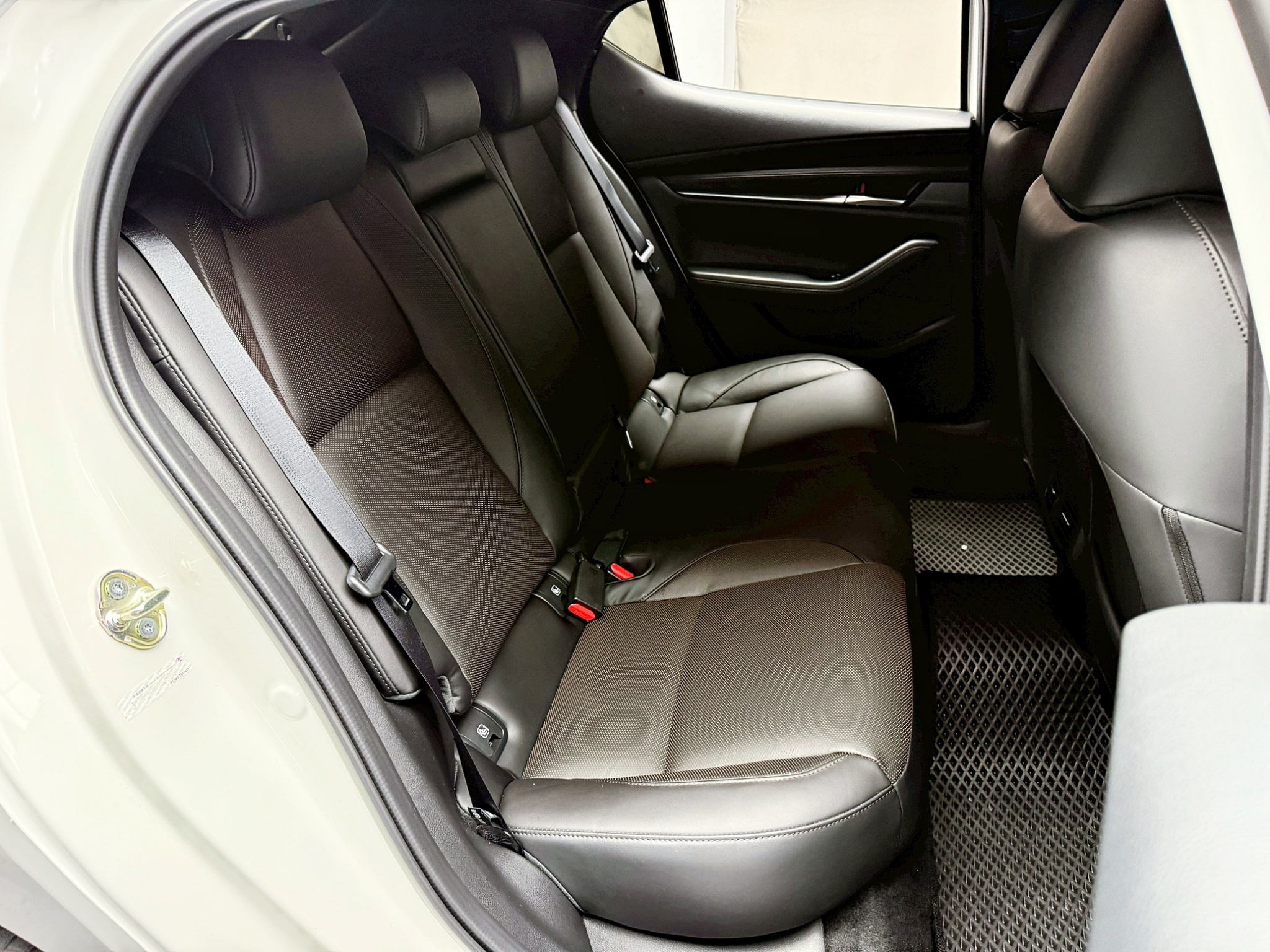 全台到府賞車 2025 Mazda 3 5D 20S Signature『小李經理』元禾國際車業/中古車/促銷中  第15張相片