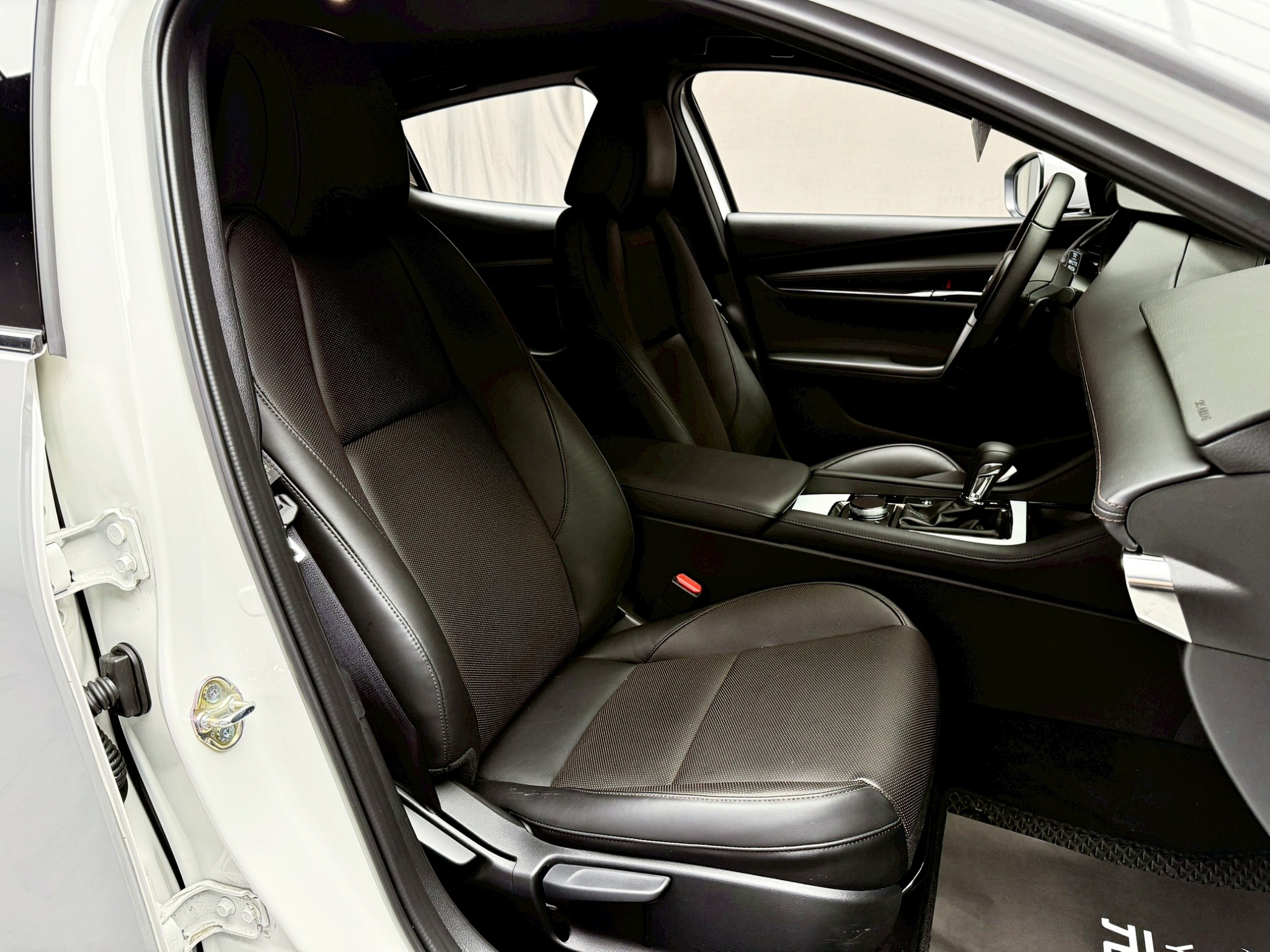 全台到府賞車 2025 Mazda 3 5D 20S Signature『小李經理』元禾國際車業/中古車/促銷中  第16張相片