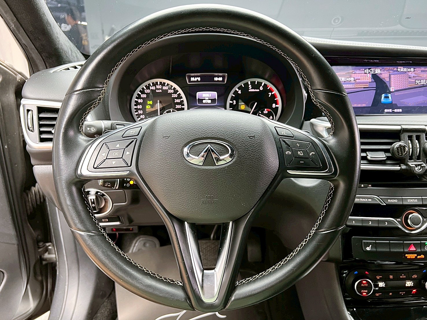 全台到府賞車 2019 Infiniti Q30 風尚版『小李經理』元禾國際車業/中古車/促銷中  第6張相片